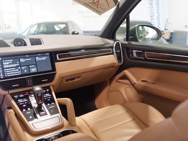 PORSCHE Cayenne-image-22