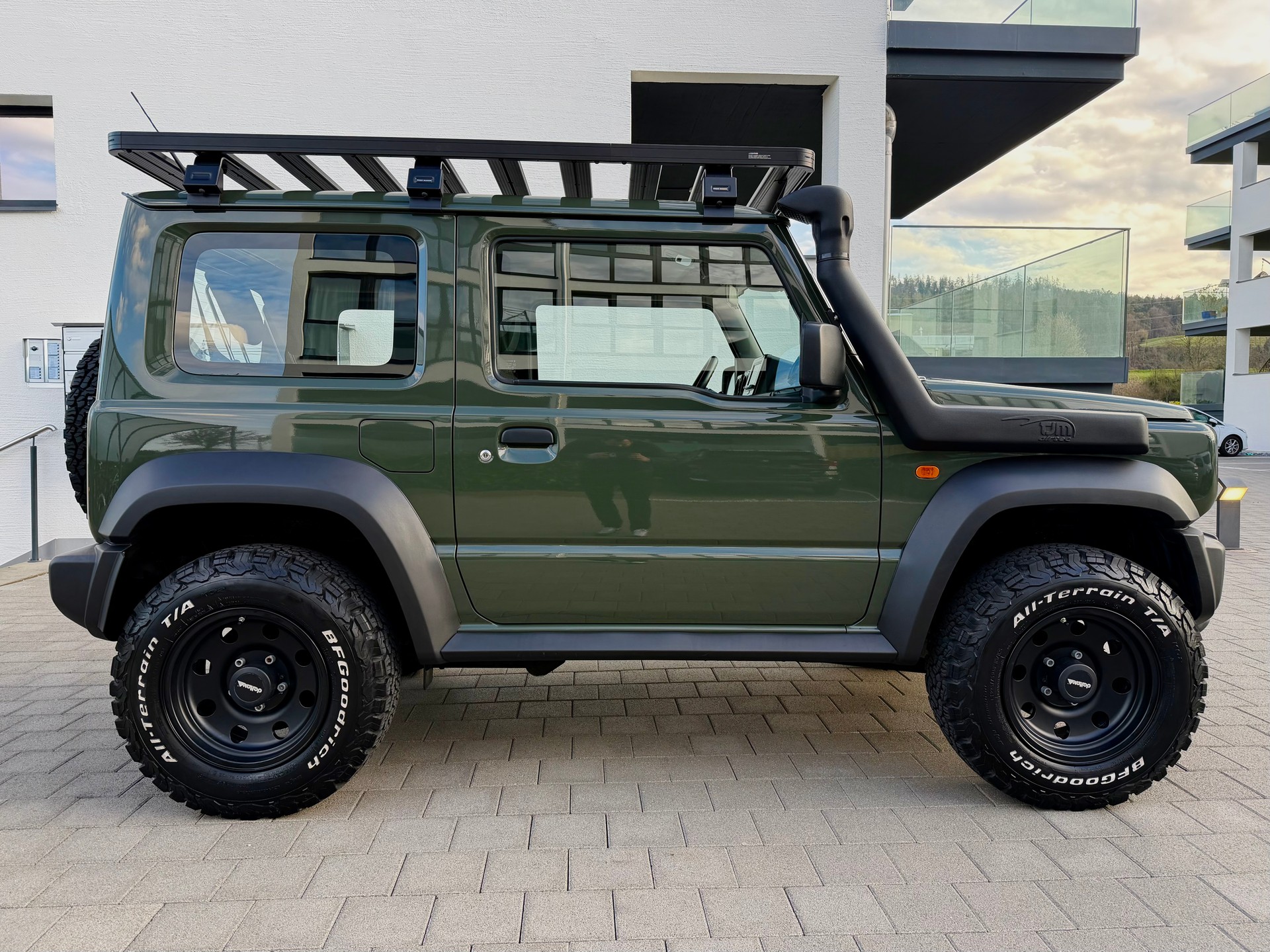 SUZUKI Jimny 1.5 Compact Top 4x4 Automat-showroom-element-2