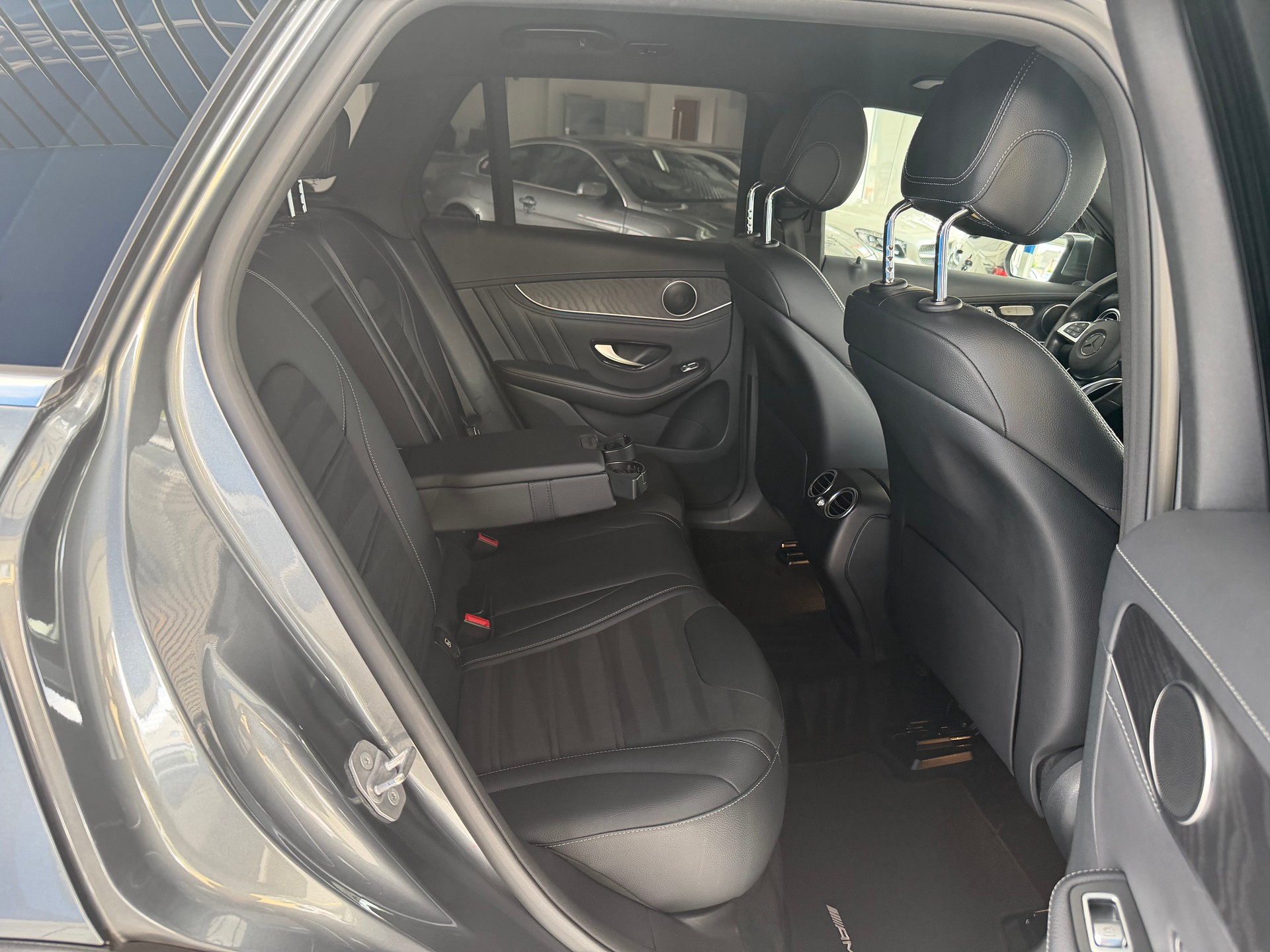 MERCEDES-BENZ GLC 63 AMG 4Matic+ 9G-Tronic-image-17