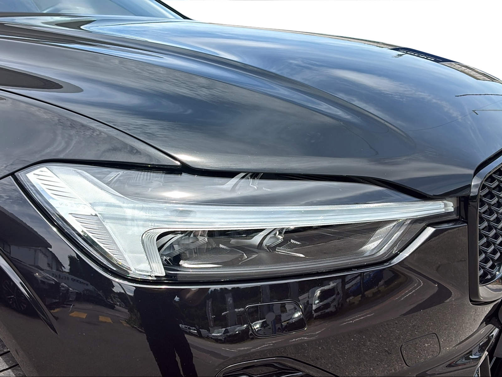 VOLVO XC60 2.0 B5 MH R-Design AWD-image-16