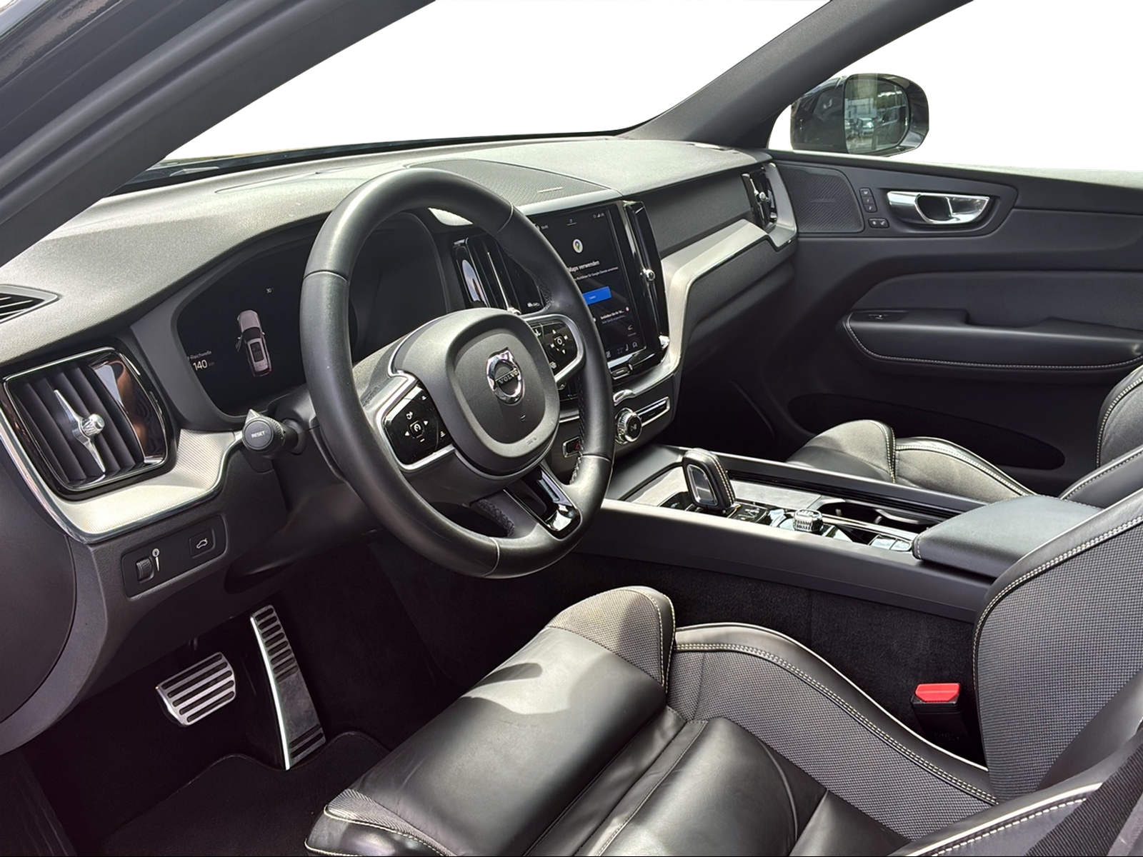 VOLVO XC60 2.0 B5 MH R-Design AWD-image-9