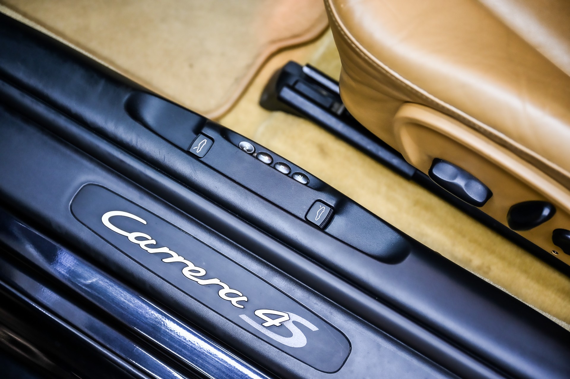 PORSCHE 911 Carrera 4S-image-28