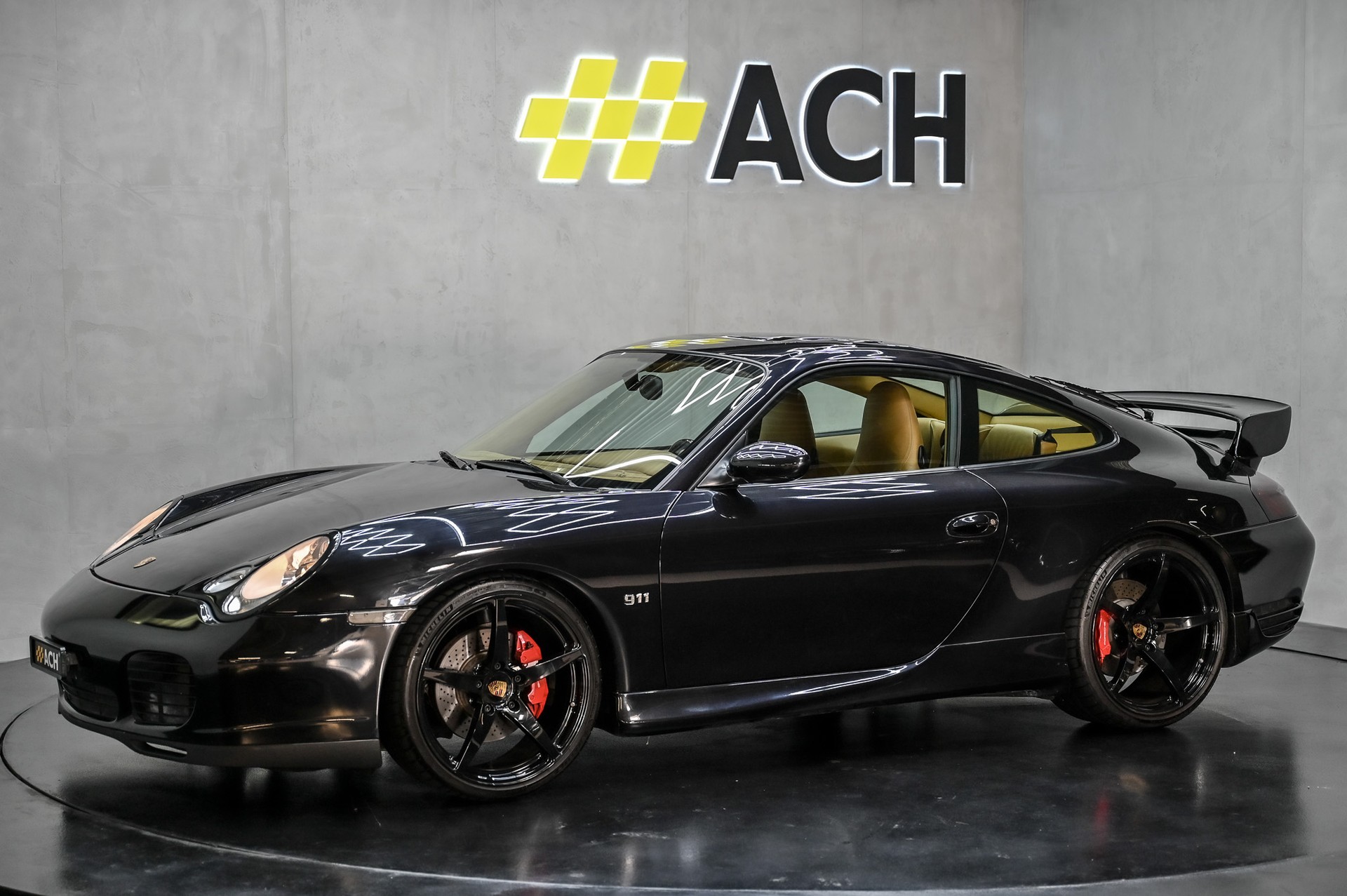 PORSCHE 911 Carrera 4S-showroom-element-3
