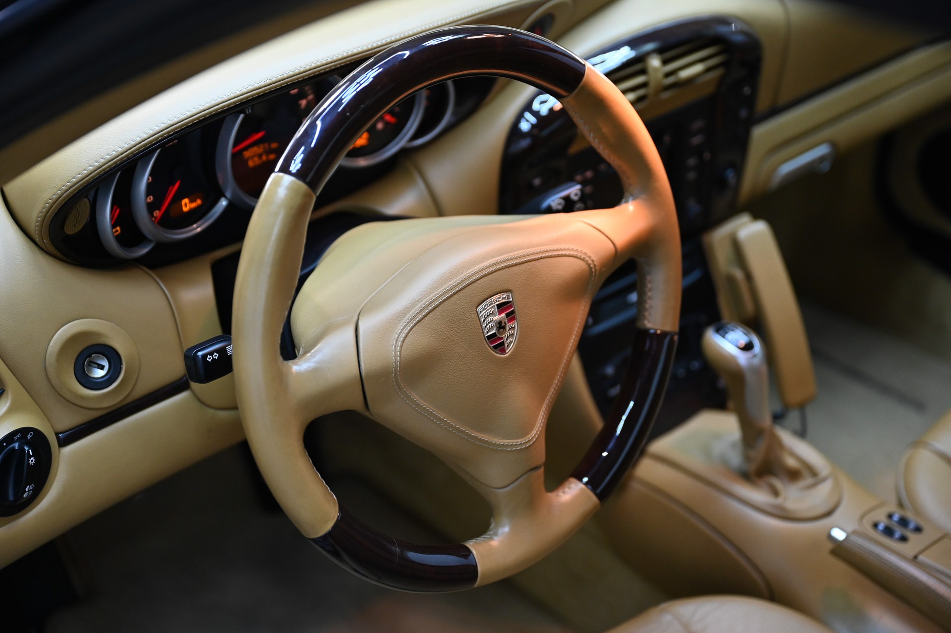 PORSCHE 911 Carrera 4S-image-18