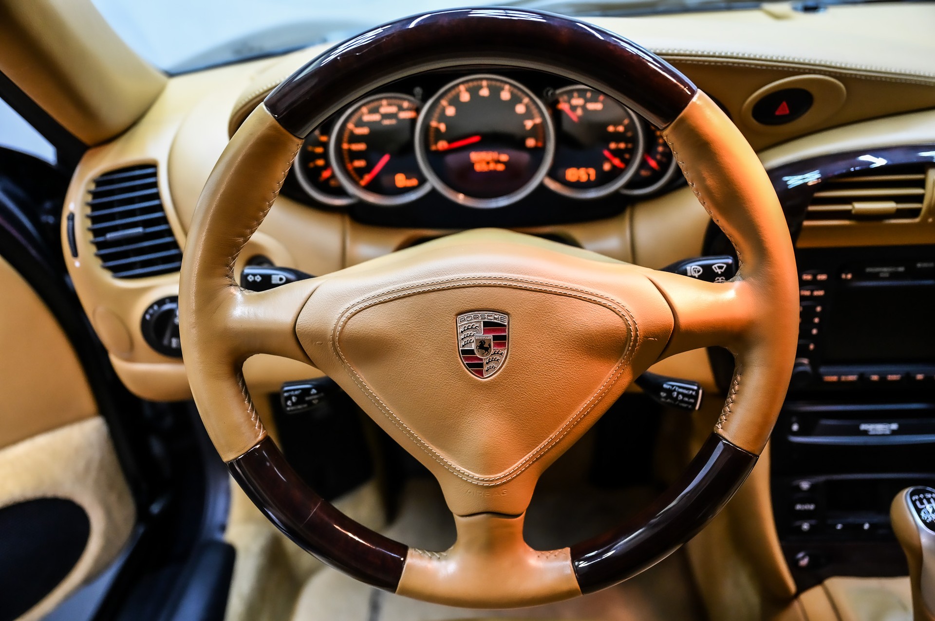 PORSCHE 911 Carrera 4S-image-21