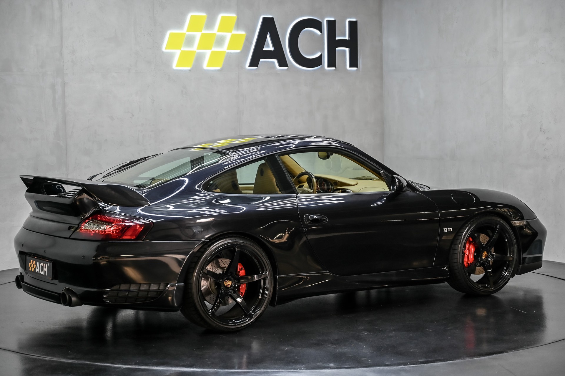 PORSCHE 911 Carrera 4S-image-9