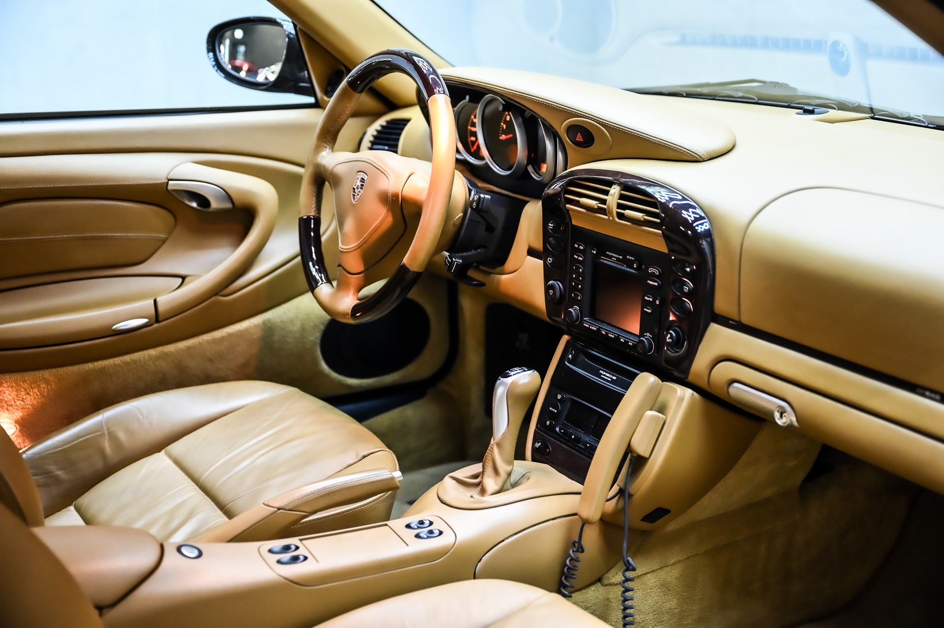 PORSCHE 911 Carrera 4S-image-19