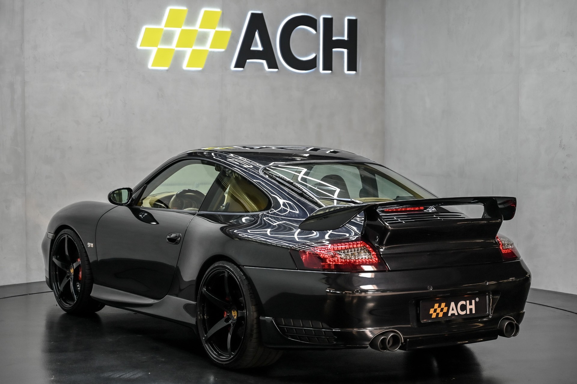 PORSCHE 911 Carrera 4S-image-6