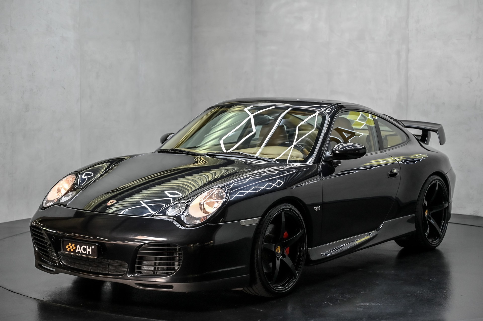 PORSCHE 911 Carrera 4S-showroom-element-2