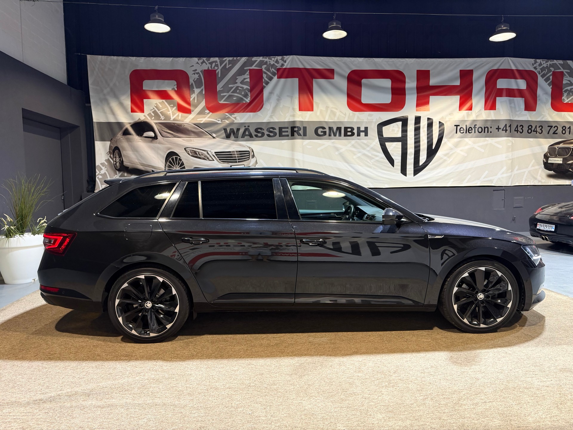 SKODA Superb Combi 2.0 TDi SportLine+ DSG-showroom-element-2