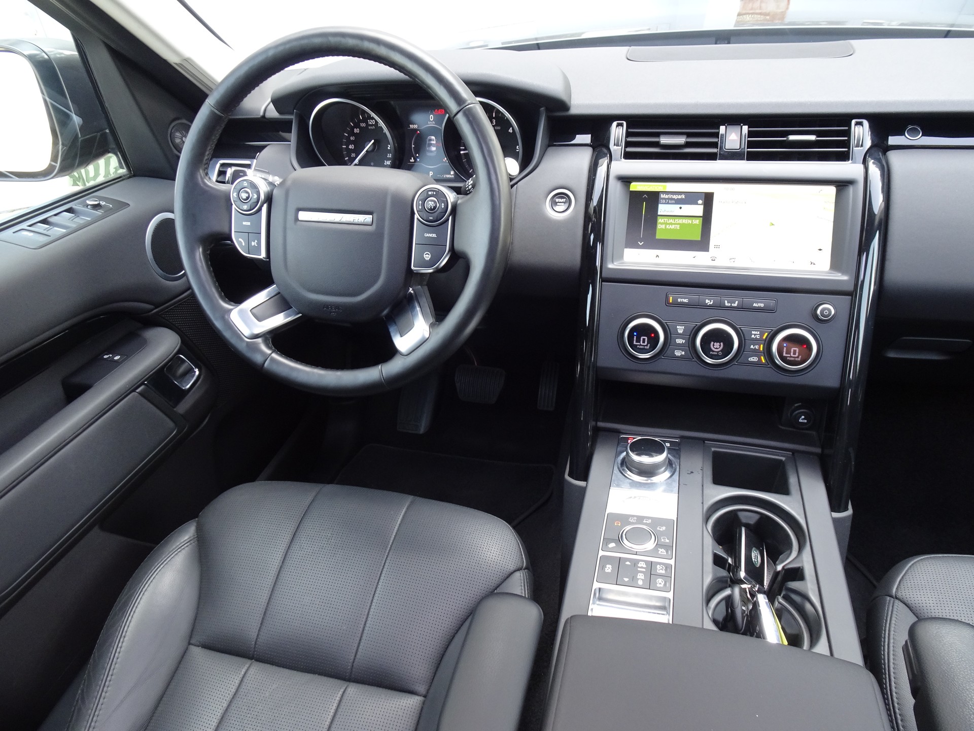 LAND ROVER Discovery 3.0 TD6 HSE Automatic-image-9