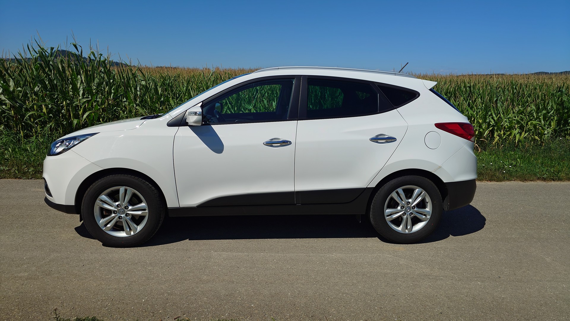 HYUNDAI iX 35 2.0 CRDi Premium 4WD Automatic-showroom-element-1
