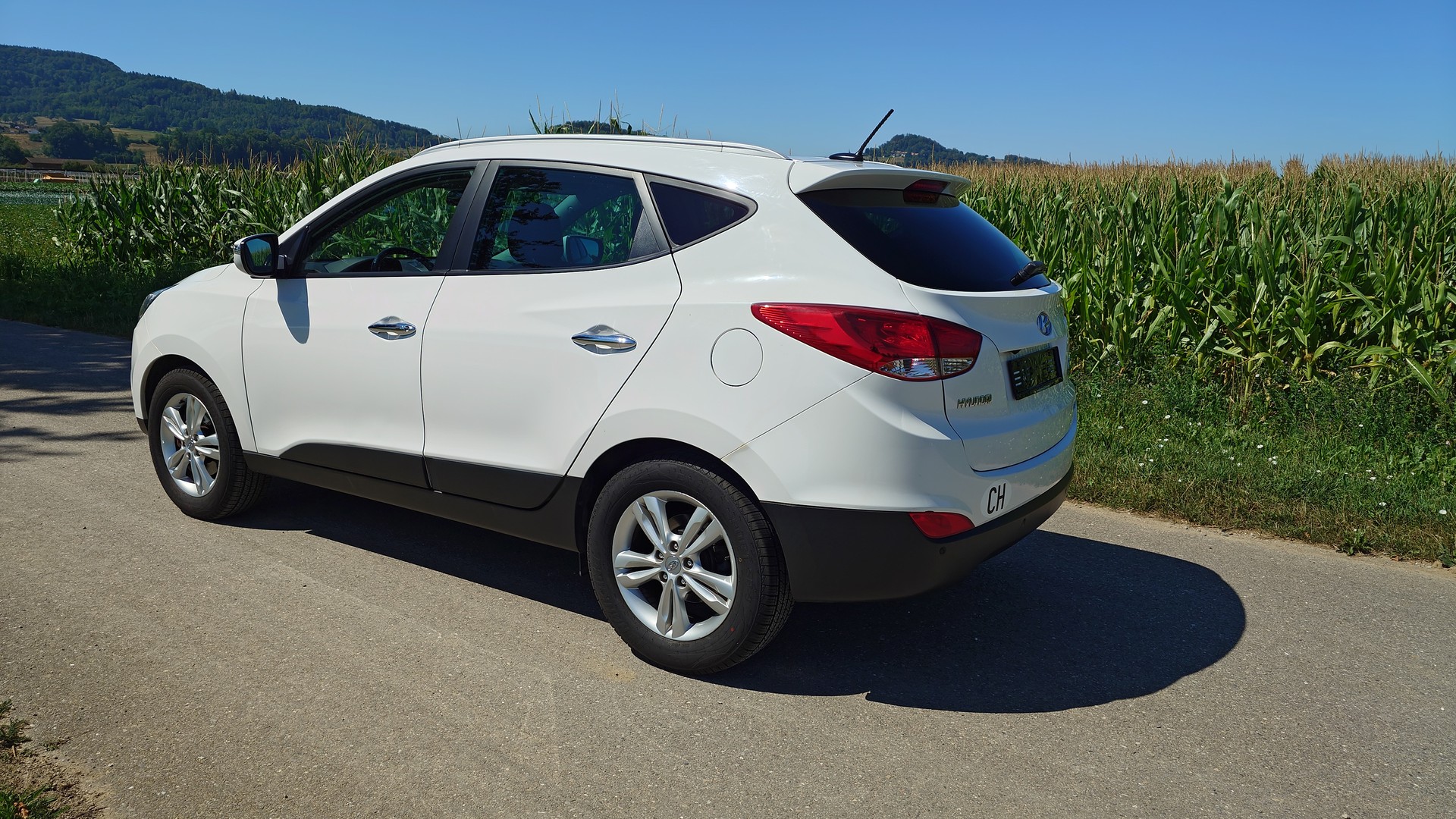 HYUNDAI iX 35 2.0 CRDi Premium 4WD Automatic-showroom-element-2