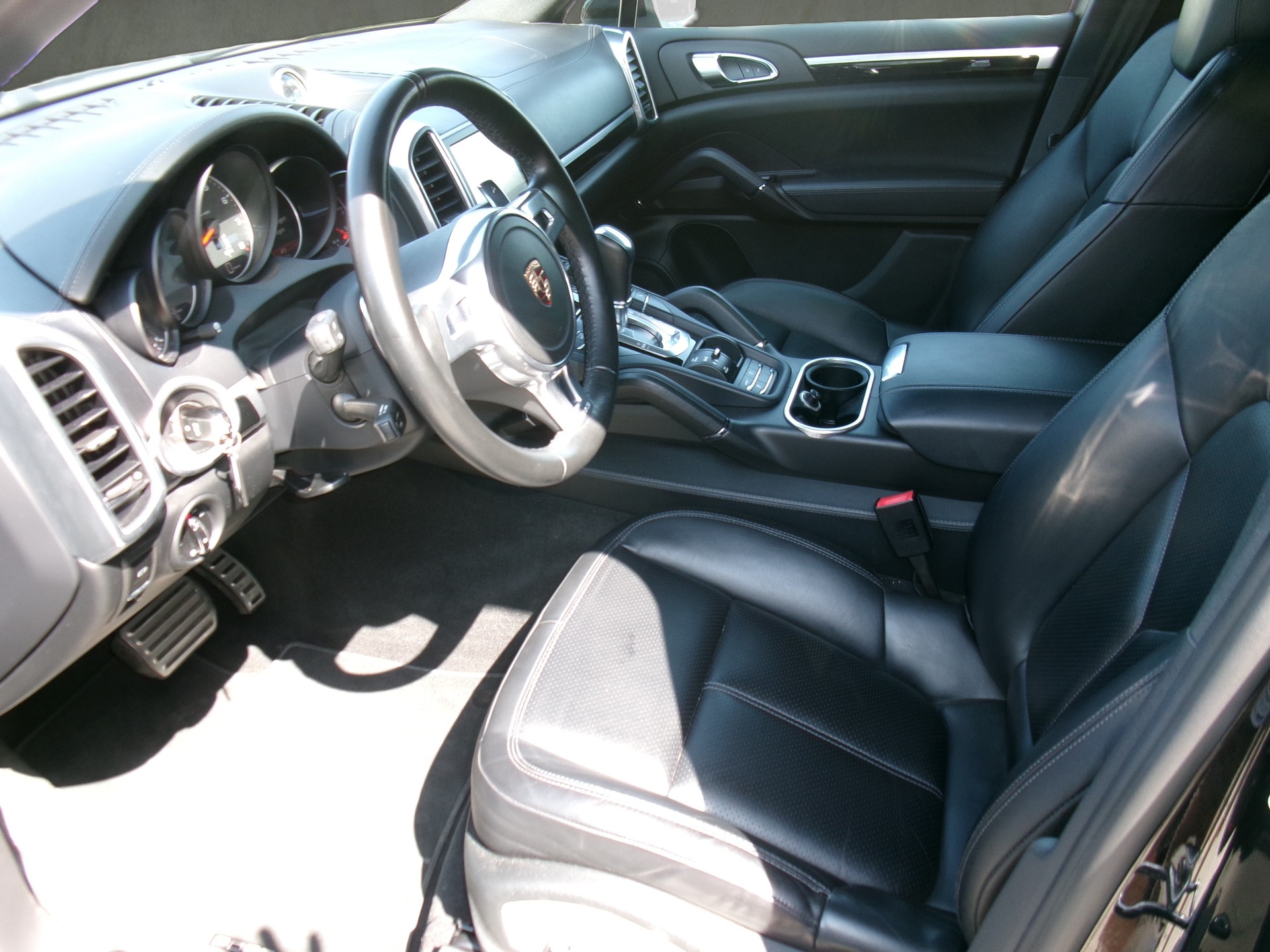 PORSCHE Cayenne S-showroom-element-1
