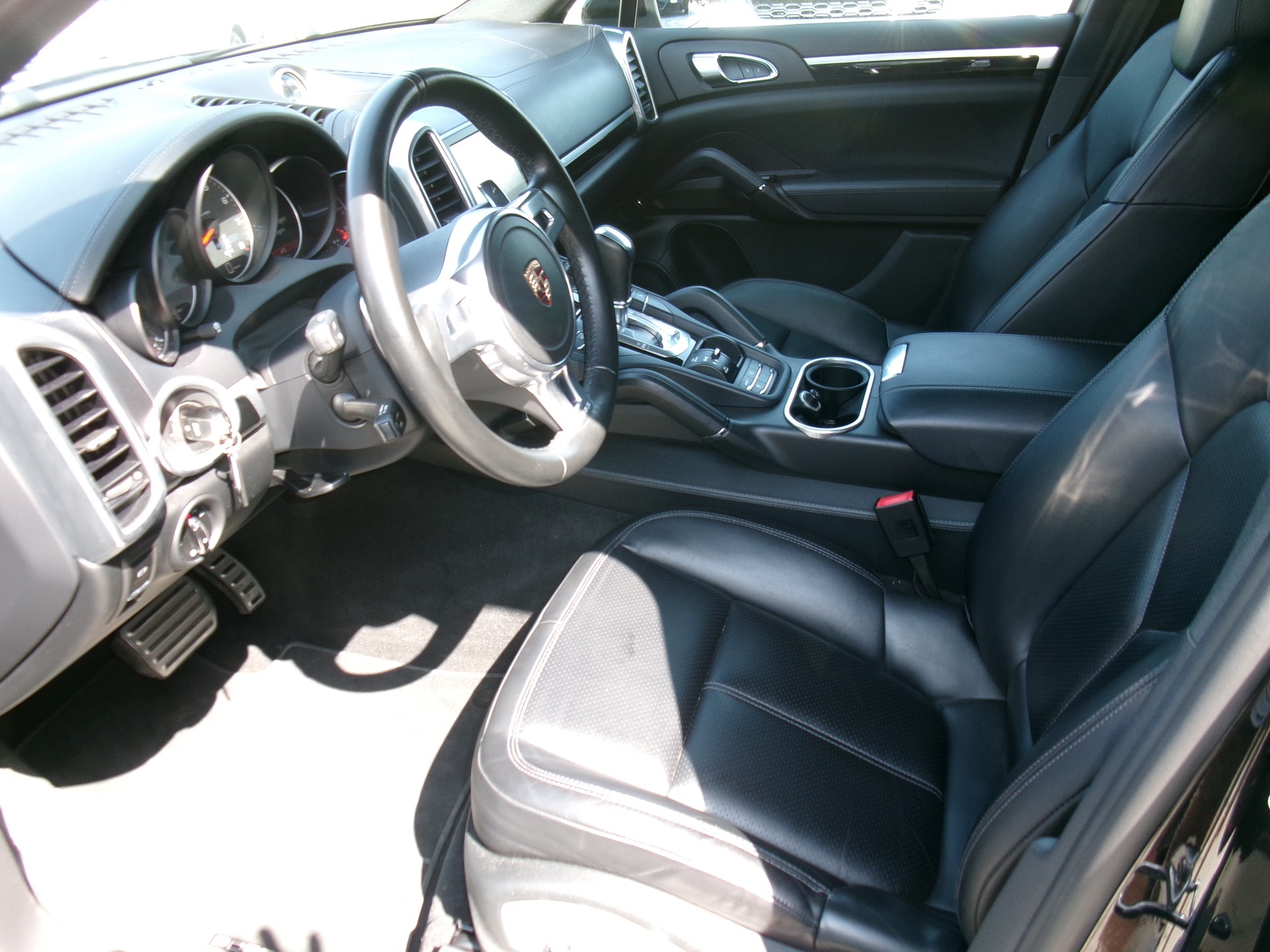 PORSCHE Cayenne S-showroom-element-1