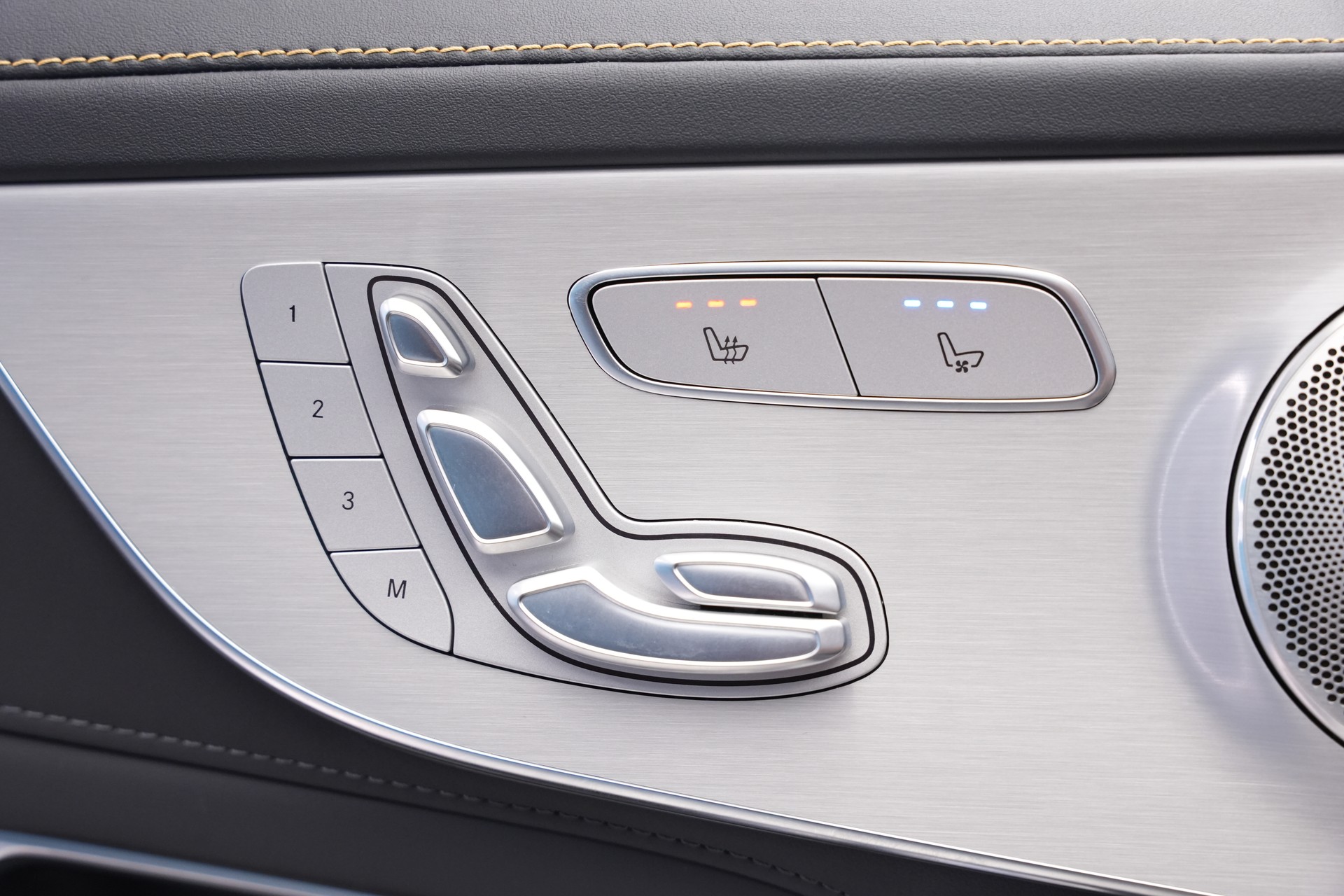 MERCEDES-BENZ C 63 S AMG Premium 9G-tronic *CH-Fahrzeug* *Designo Mattlackierung* *Carbon* *Burmester*-image-19
