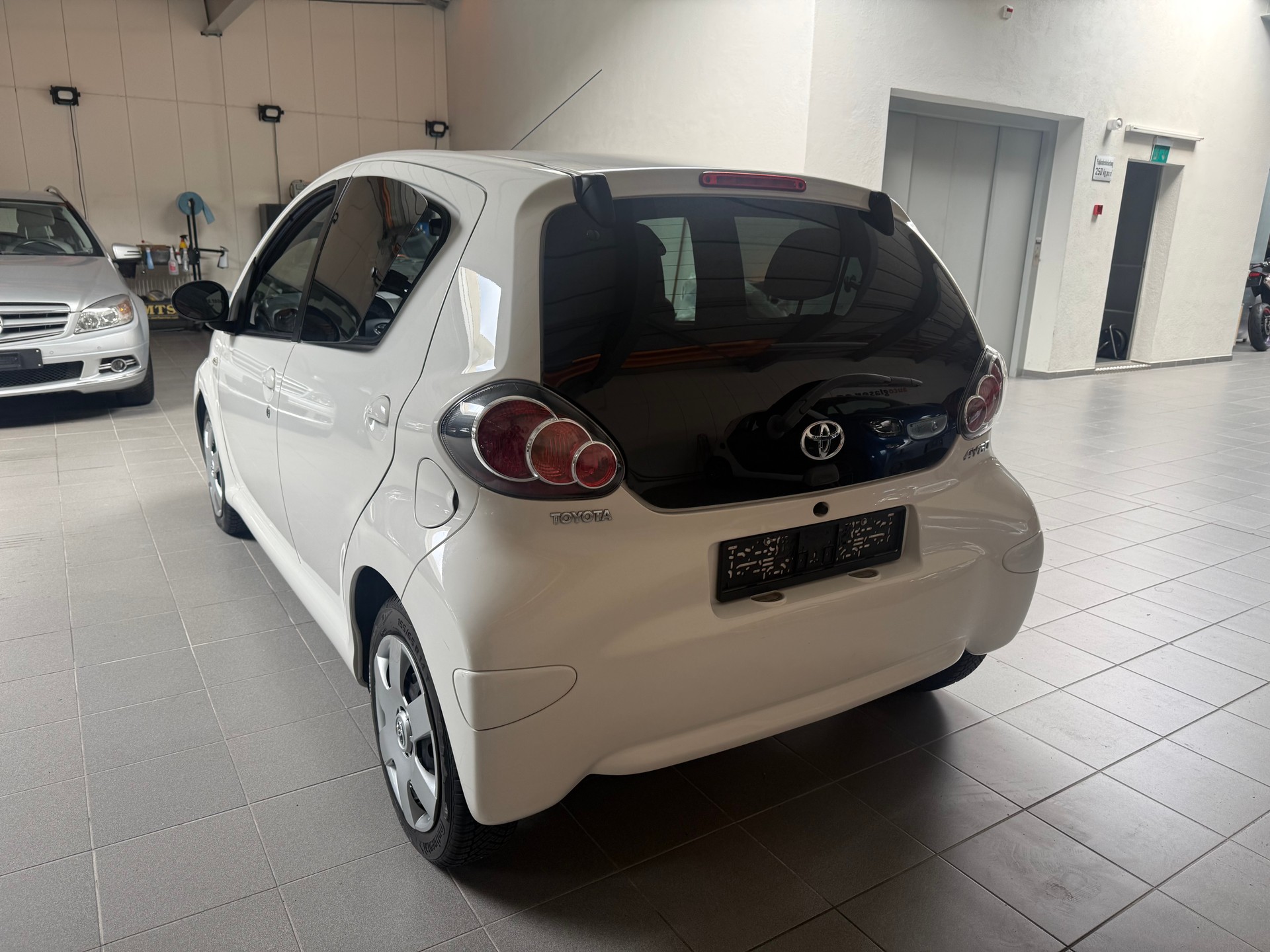 TOYOTA Aygo 1.0 VVT-i Luna-image-8