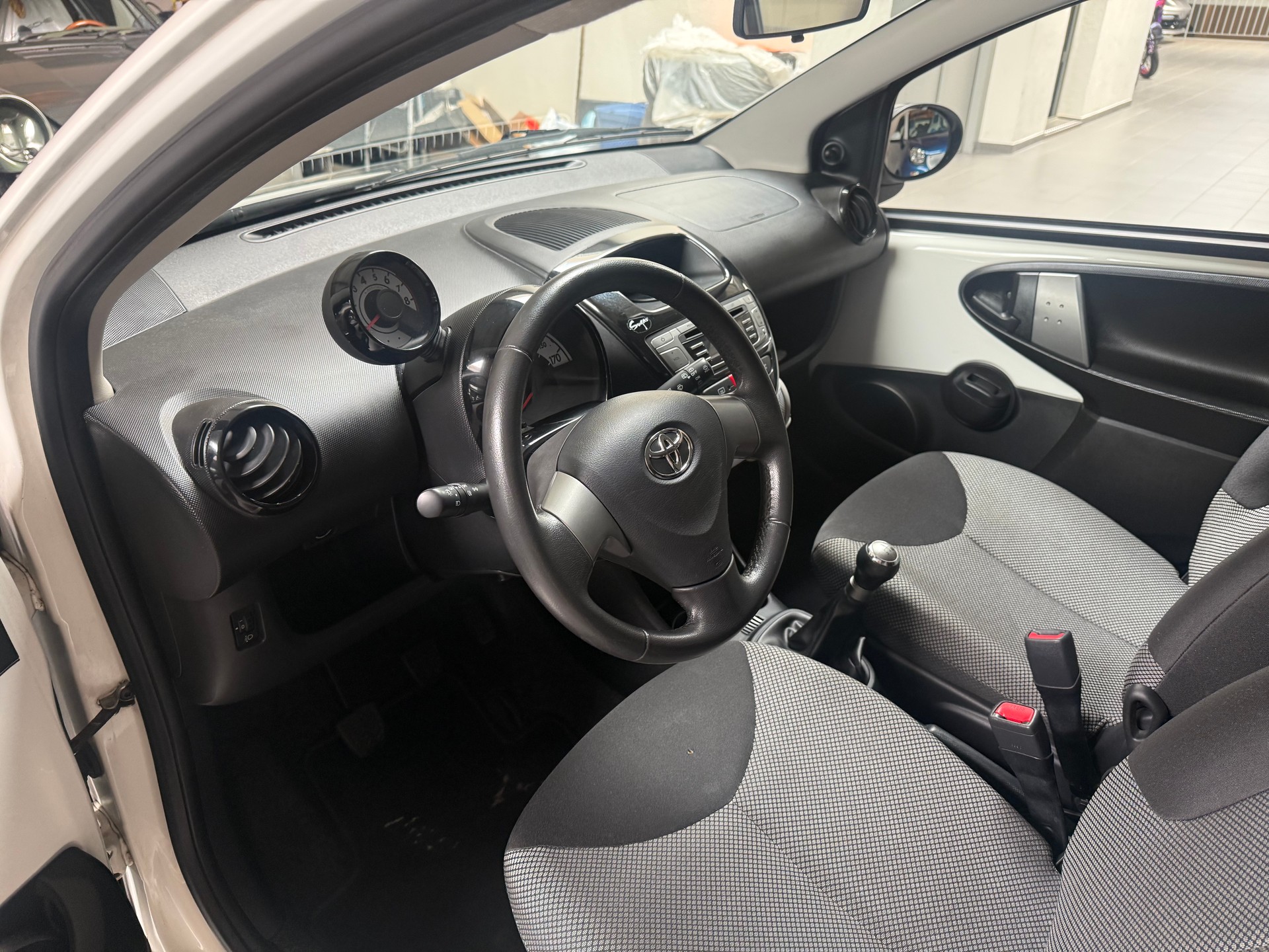 TOYOTA Aygo 1.0 VVT-i Luna-image-11