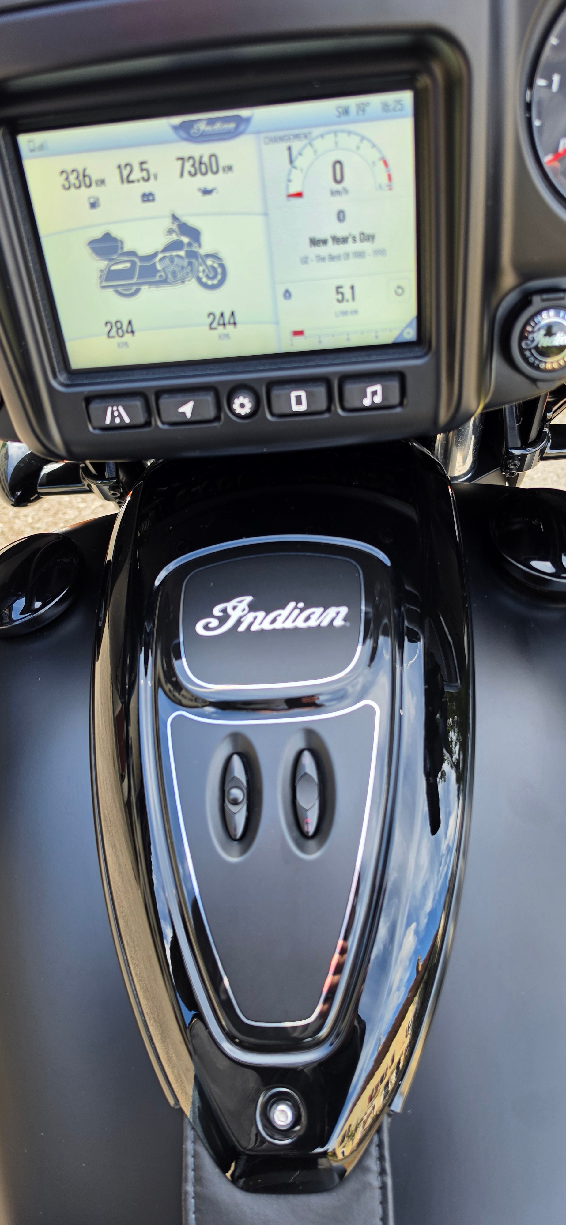 INDIAN Roadmaster Dark Horse-image-5