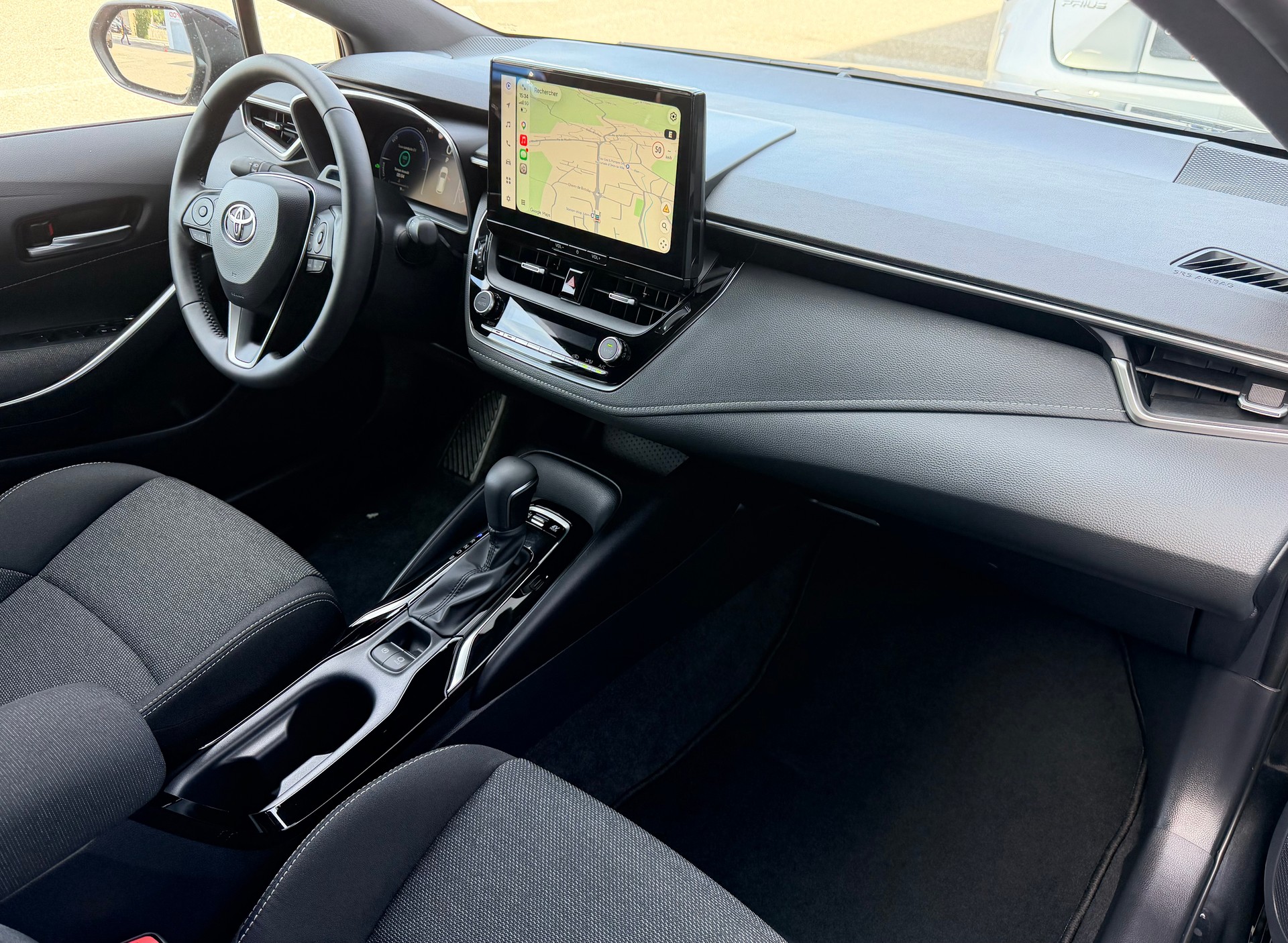 TOYOTA Corolla 1.8 HSD Comfort e- CVT-image-9