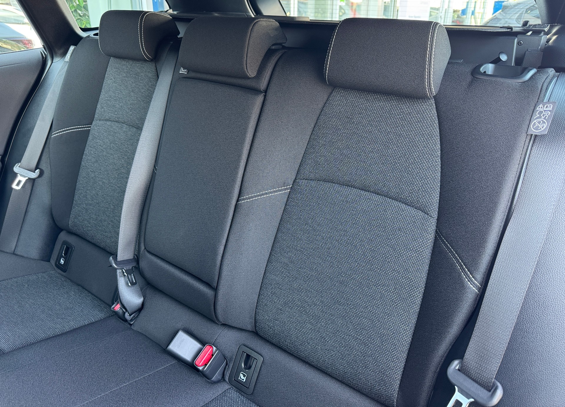 TOYOTA Corolla 1.8 HSD Comfort e- CVT-image-12