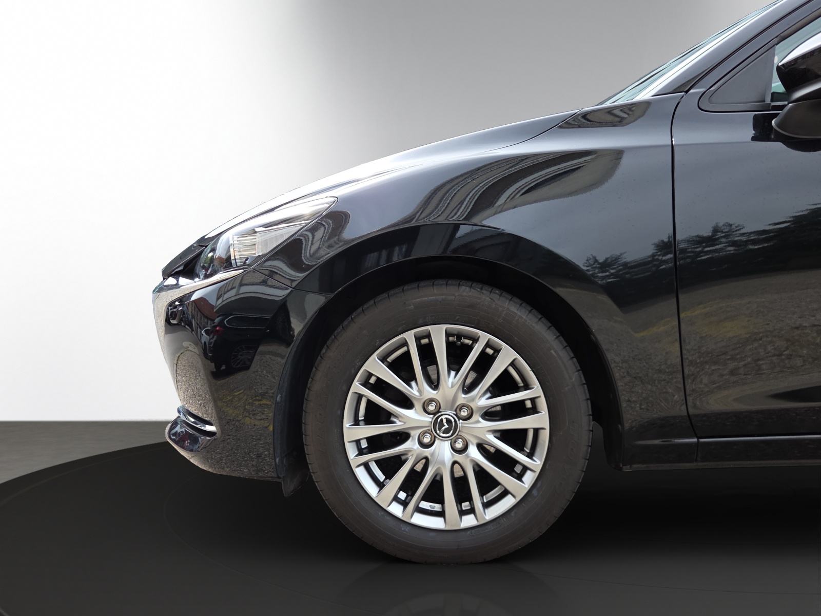 MAZDA 2 SKYACTIV-G 90 Mild Hybrid Revolution-showroom-element-3