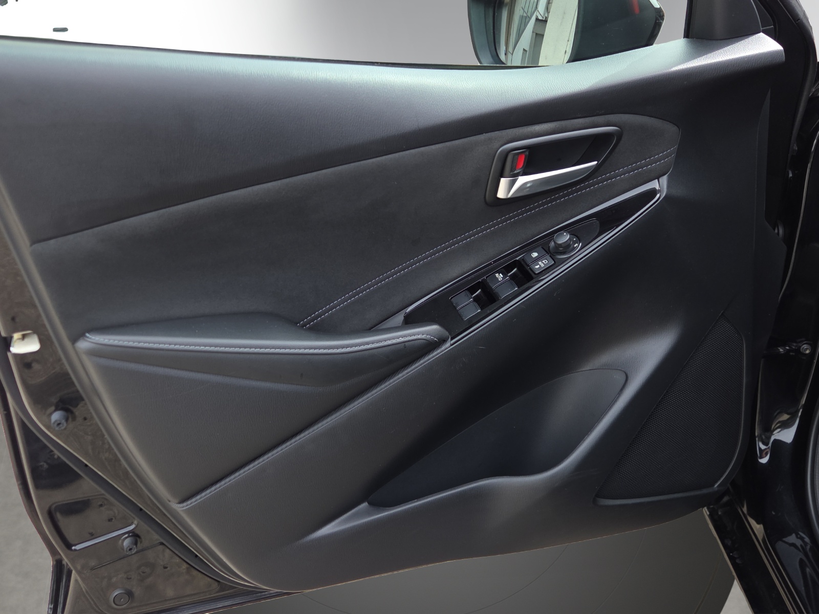 MAZDA 2 SKYACTIV-G 90 Mild Hybrid Revolution-image-14