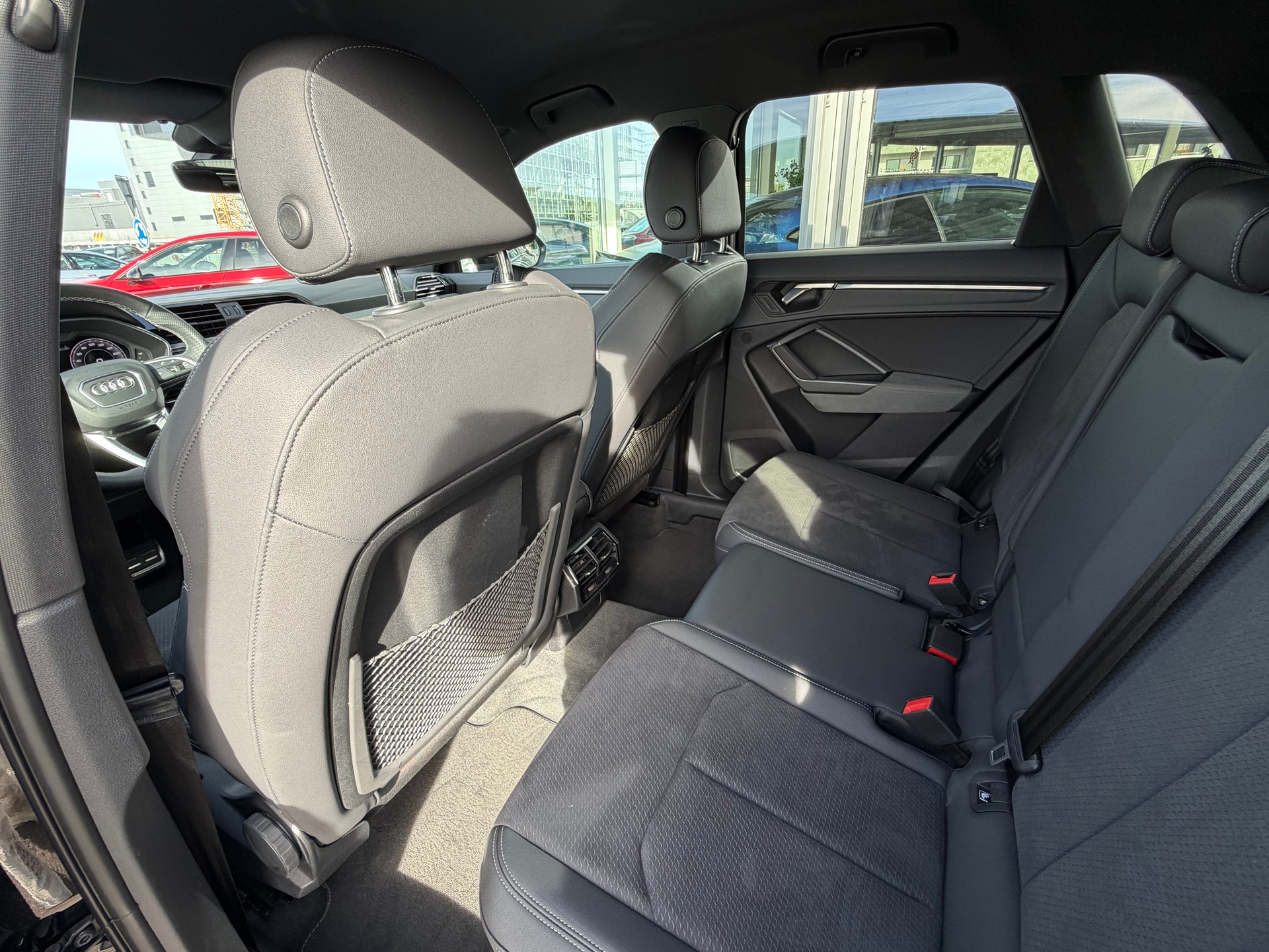AUDI Q3 Sportback 40 TDI S line quattro S-tronic-image-12