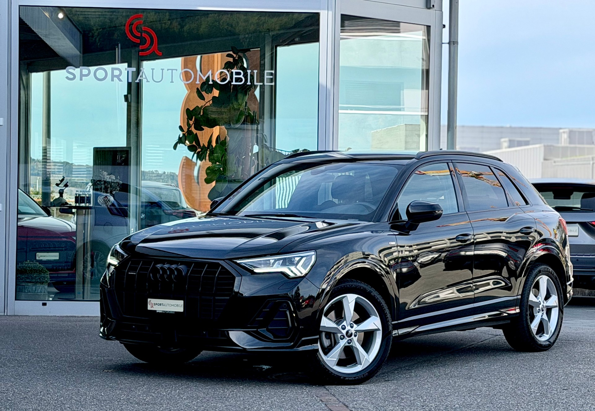 AUDI Q3 Sportback 40 TDI S line quattro S-tronic-showroom-element-1