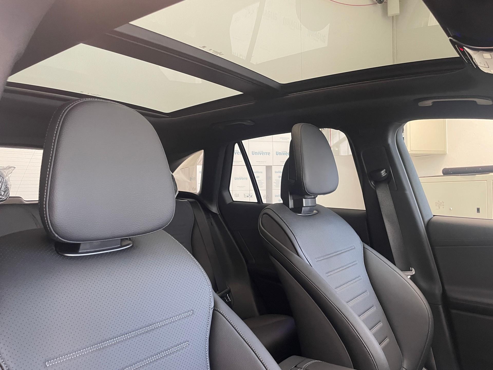 MERCEDES-BENZ GLC 300 4Matic 9G-Tronic AMG Line-image-24
