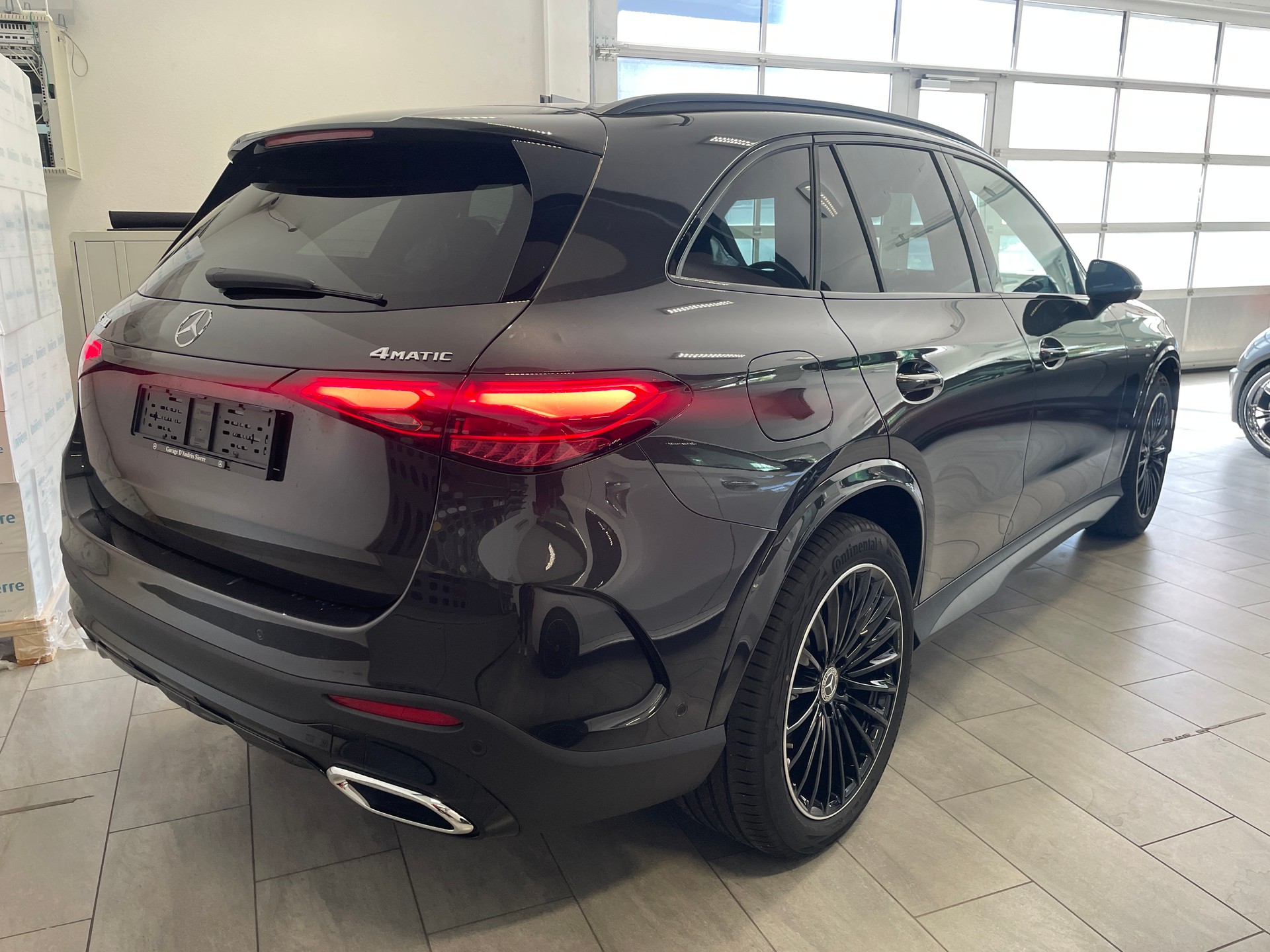 MERCEDES-BENZ GLC 300 4Matic 9G-Tronic AMG Line-image-4
