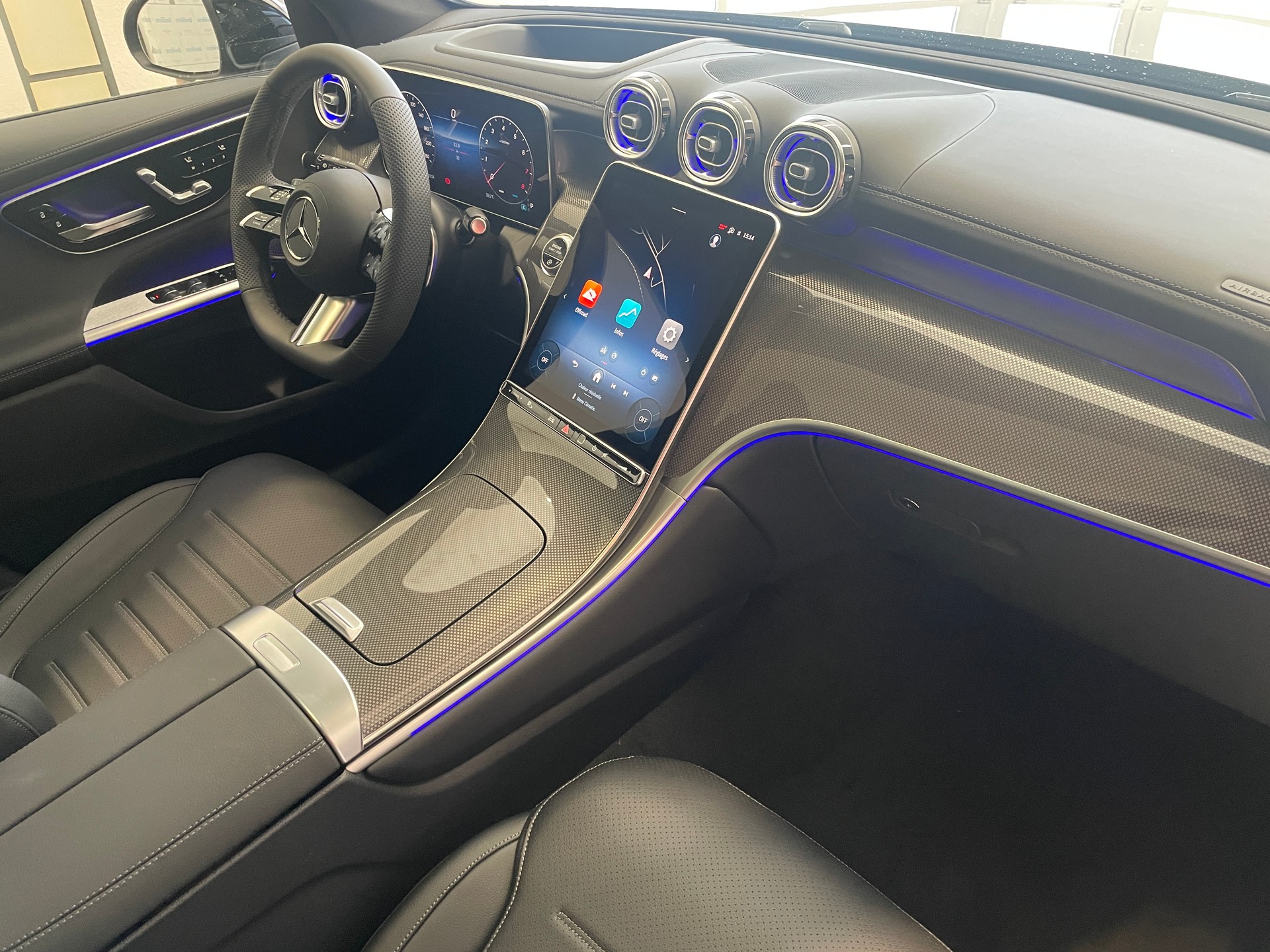 MERCEDES-BENZ GLC 300 4Matic 9G-Tronic AMG Line-image-25