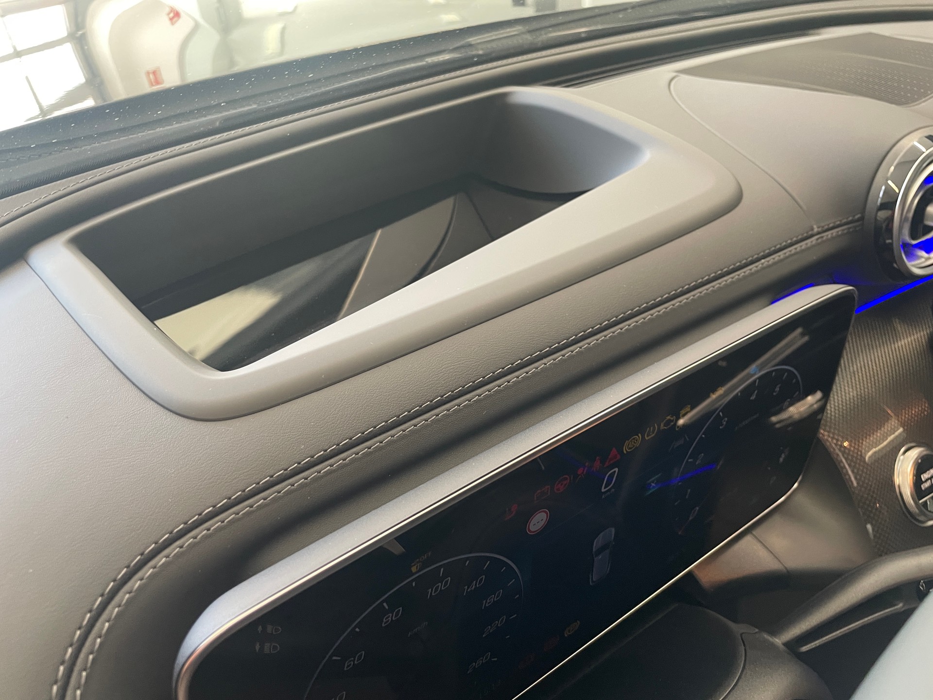 MERCEDES-BENZ GLC 300 4Matic 9G-Tronic AMG Line-image-16