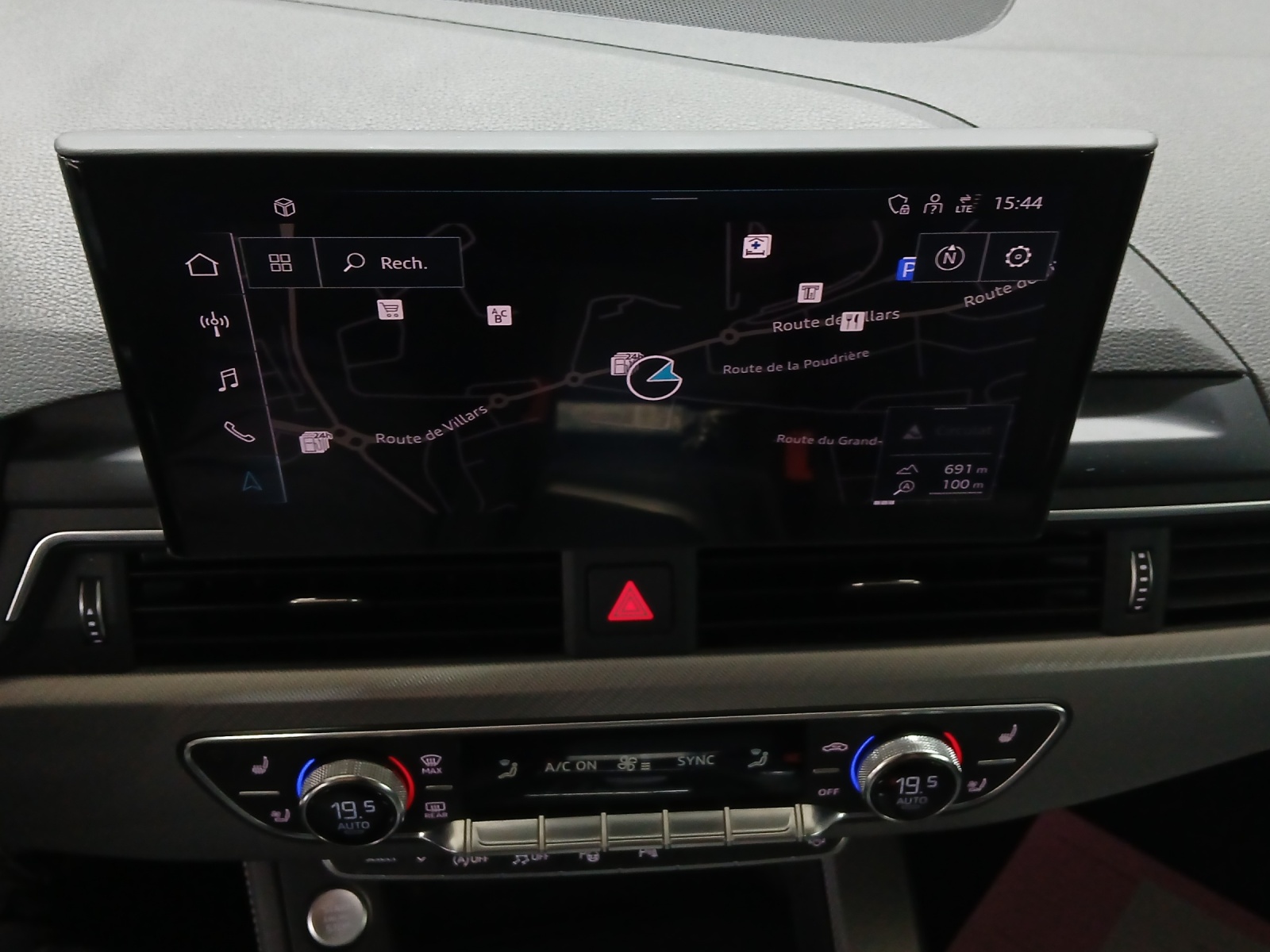 AUDI A4 Avant 40 TDI S line quattro S-tronic-image-14