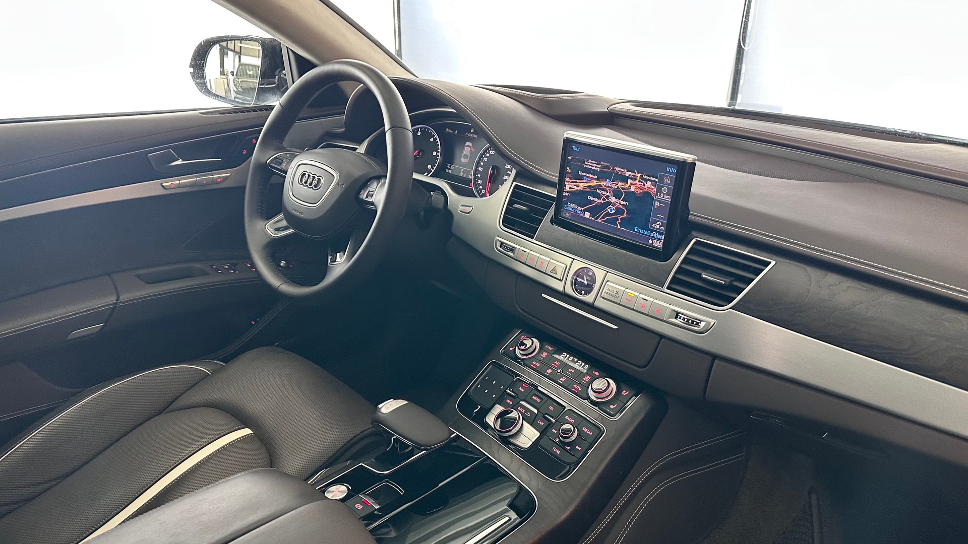 AUDI A8 3.0 V6 TDI quattro T-Tronic-showroom-element-2
