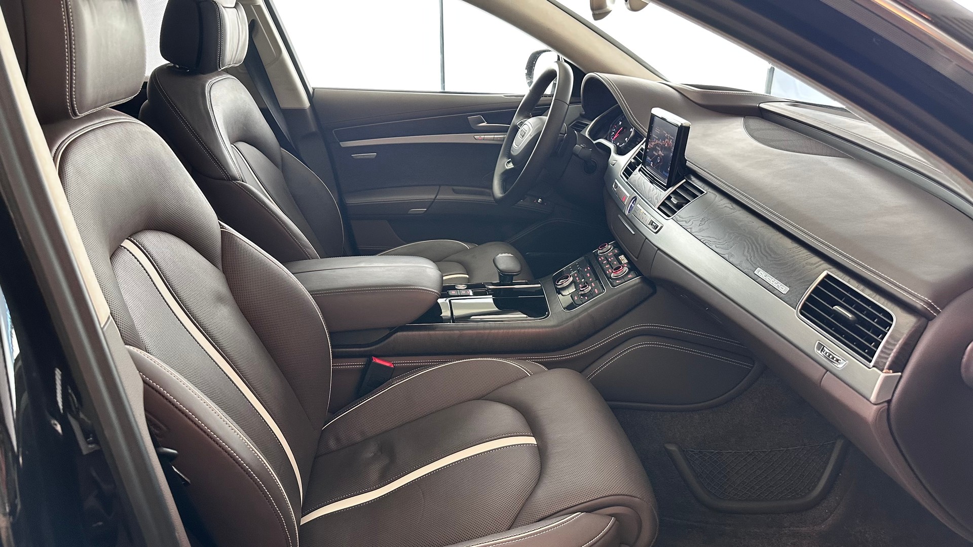 AUDI A8 3.0 V6 TDI quattro T-Tronic-showroom-element-3