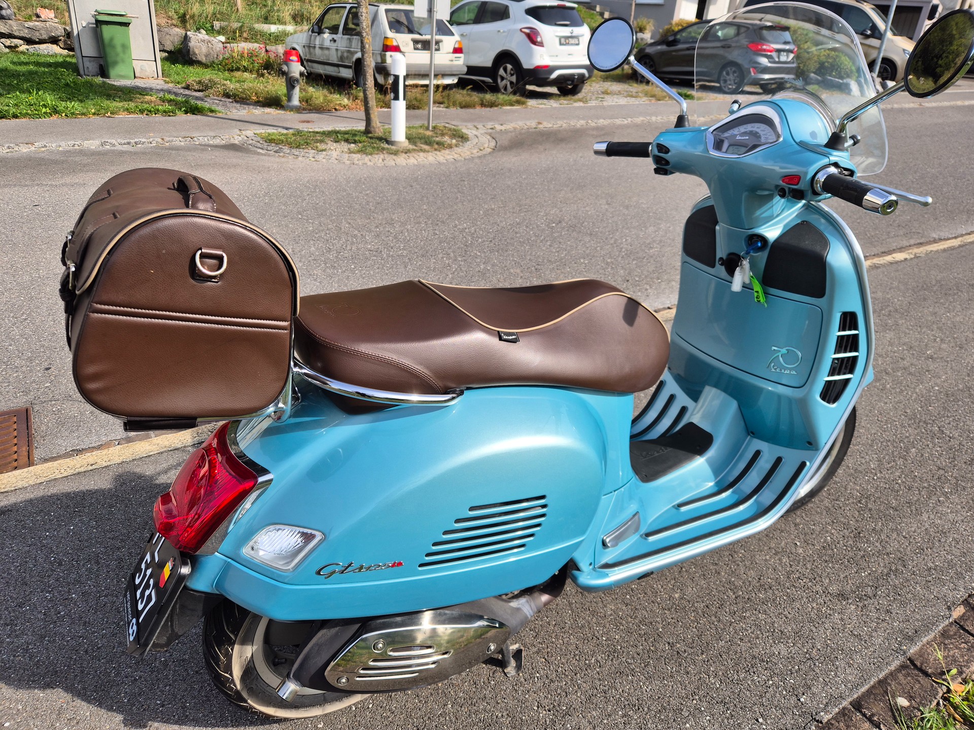 PIAGGIO Vespa GTS 125 i.e. 70° Anniversary ABS-image-1