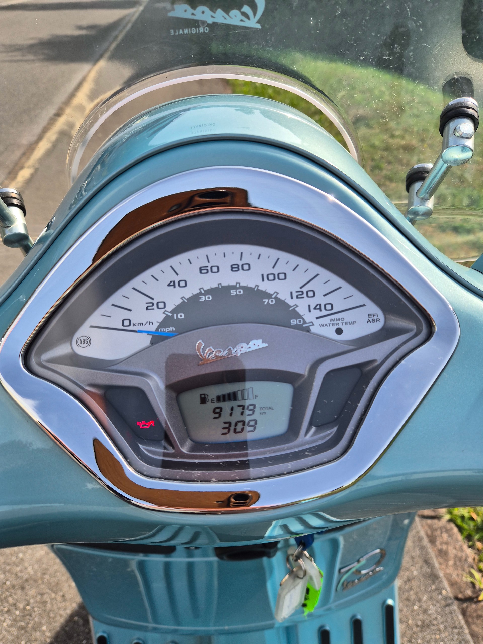 PIAGGIO Vespa GTS 125 i.e. 70° Anniversary ABS-image-2