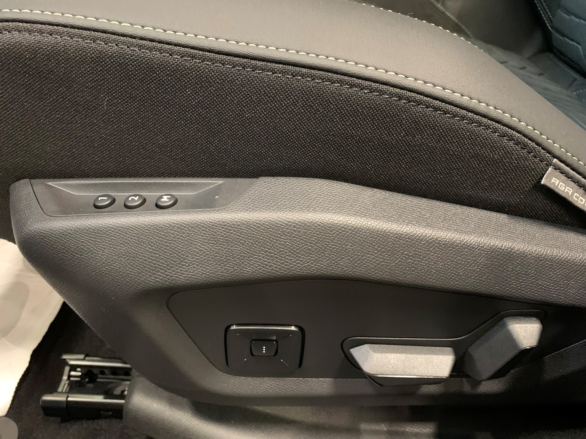 PEUGEOT 5008 210 73kWh GT Exclusive-image-11