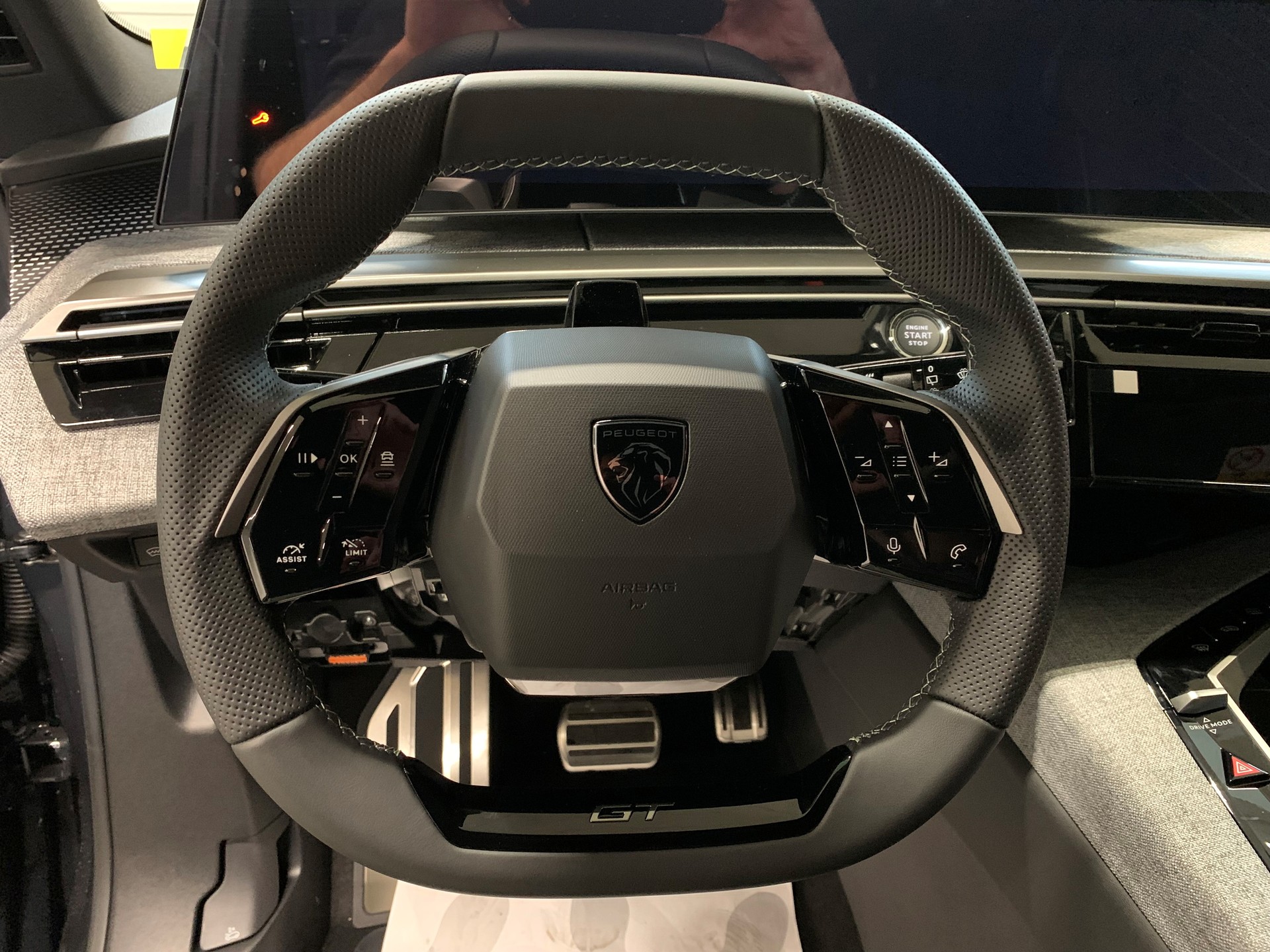 PEUGEOT 5008 210 73kWh GT Exclusive-image-13