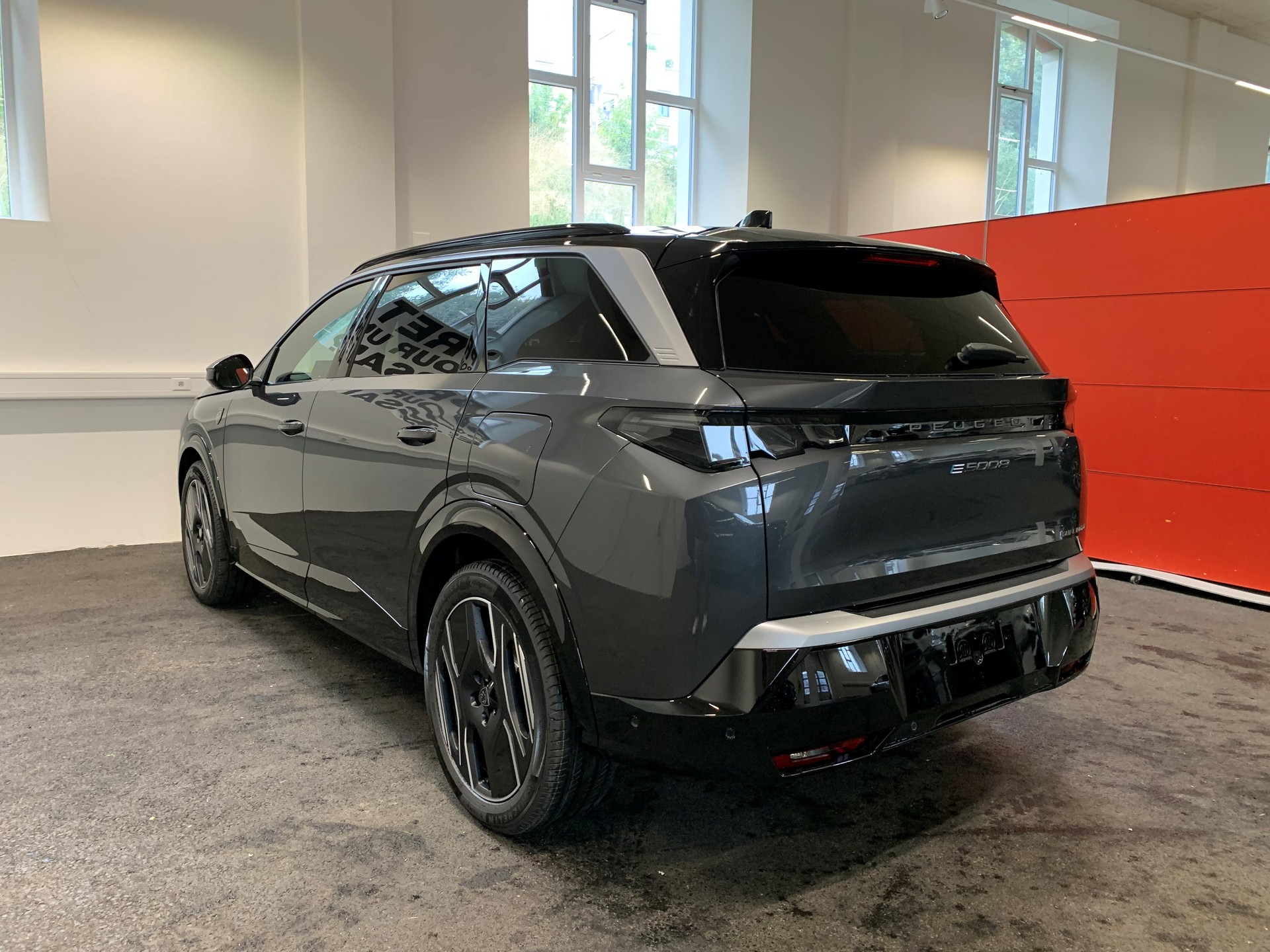 PEUGEOT 5008 210 73kWh GT Exclusive-image-5