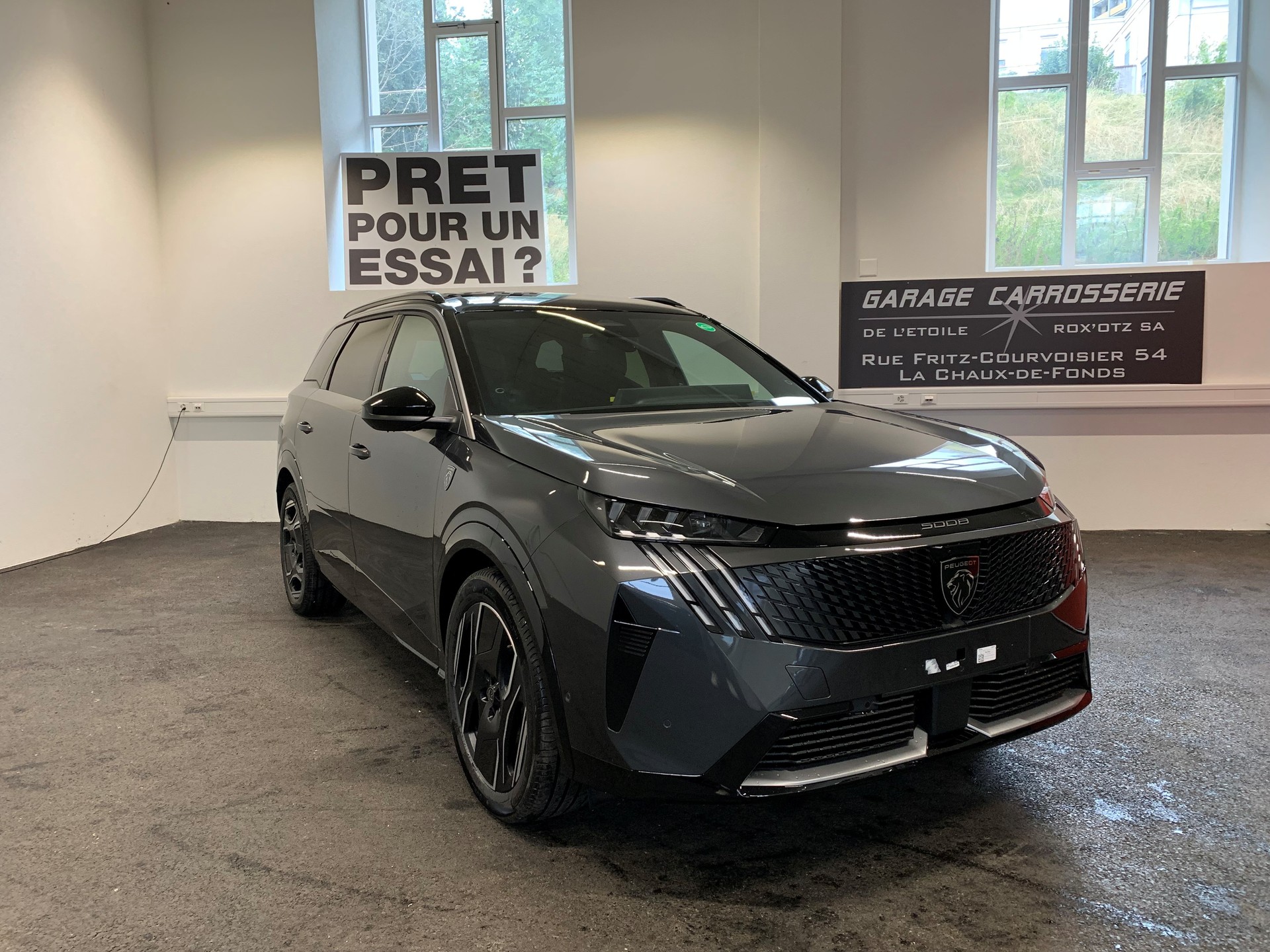 PEUGEOT 5008 210 73kWh GT Exclusive-image-2