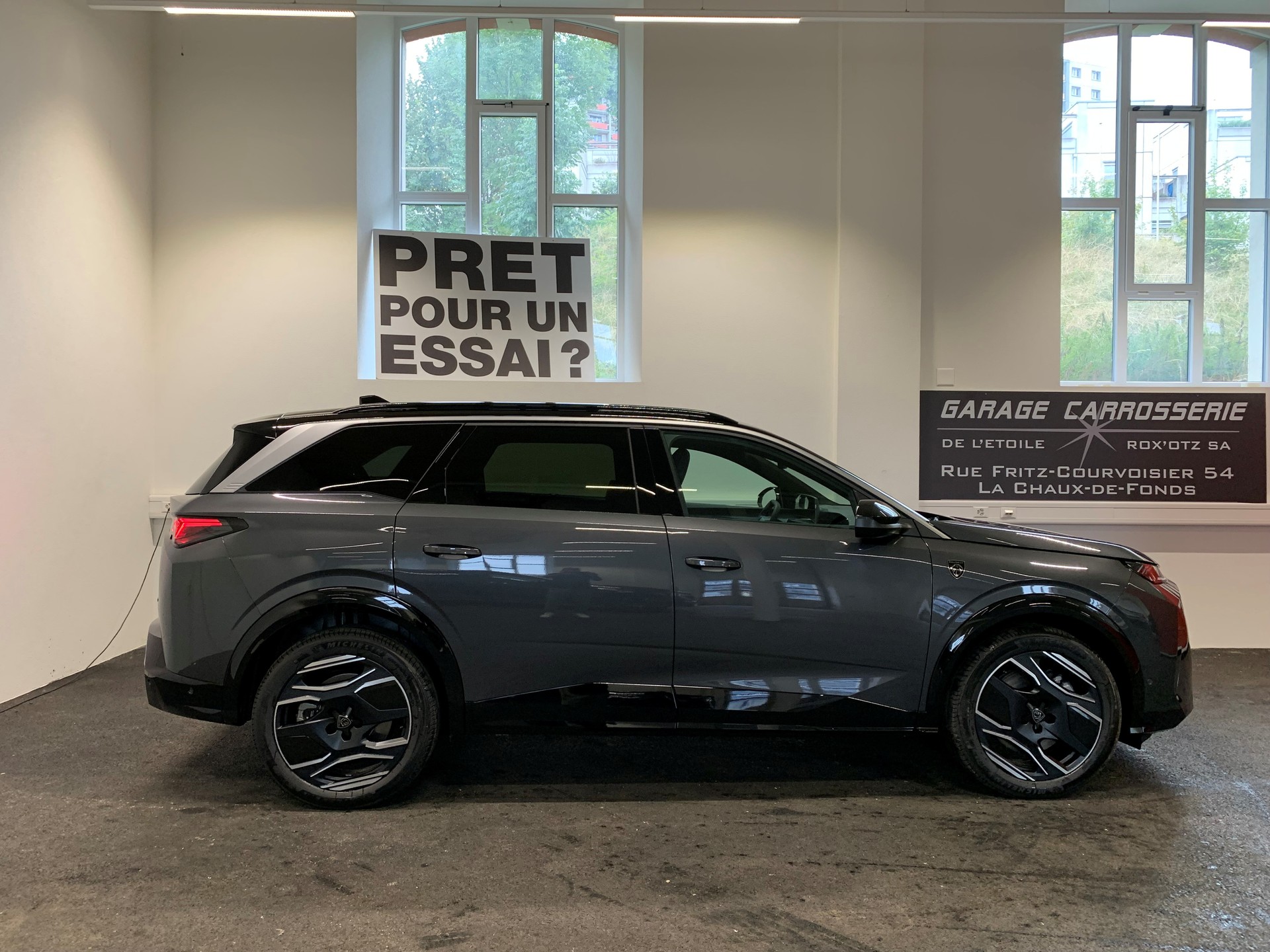 PEUGEOT 5008 210 73kWh GT Exclusive-image-3