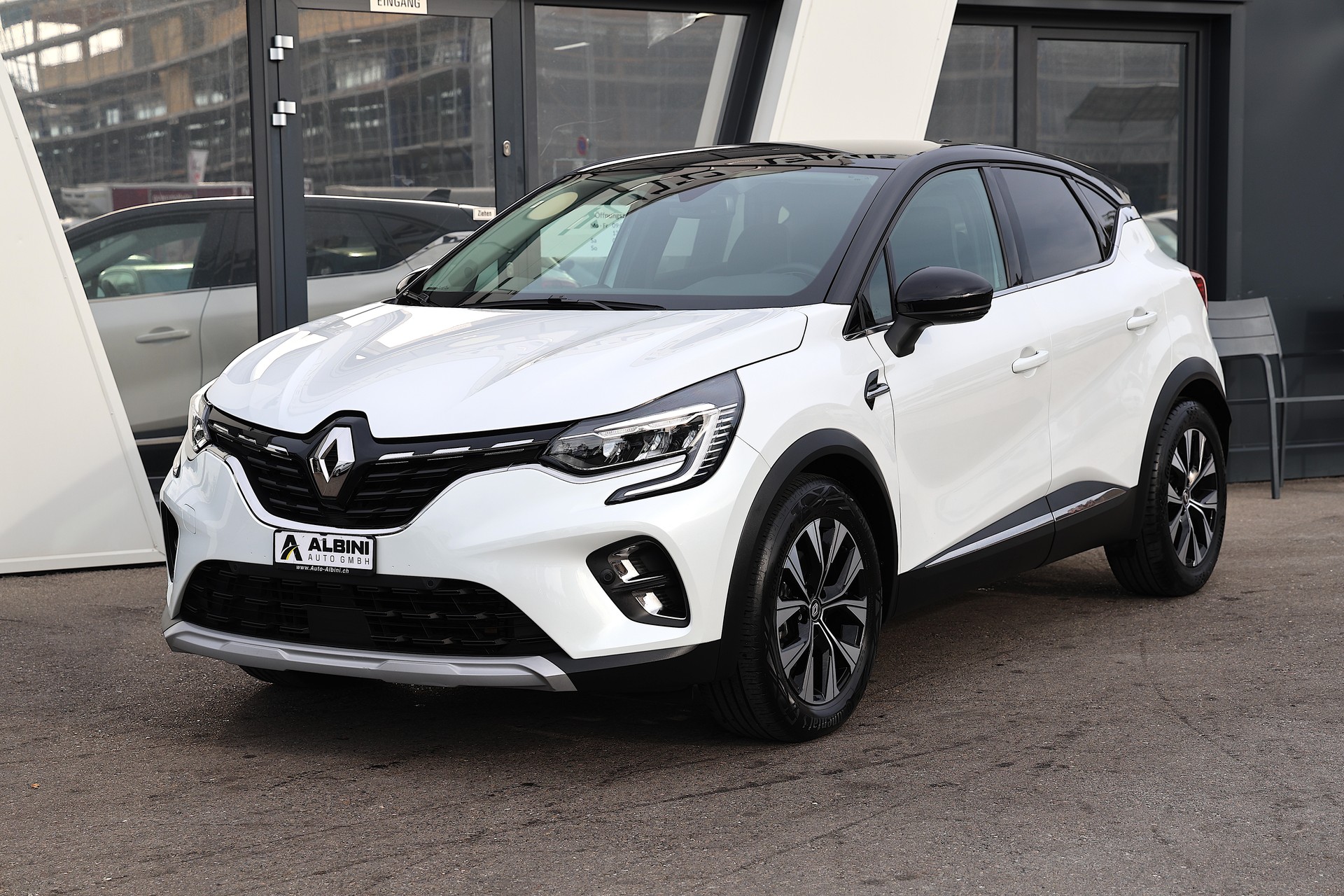RENAULT Captur 1.6 E-Tech techno-showroom-element-1