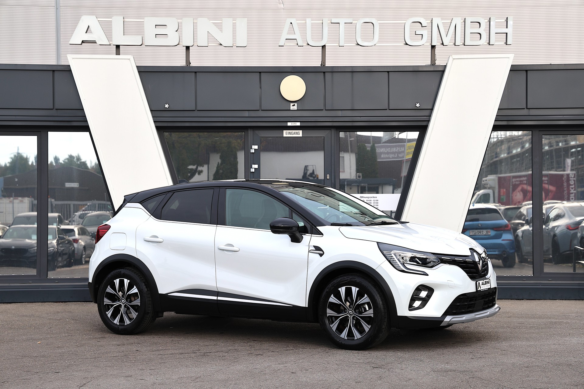 RENAULT Captur 1.6 E-Tech techno-showroom-element-2