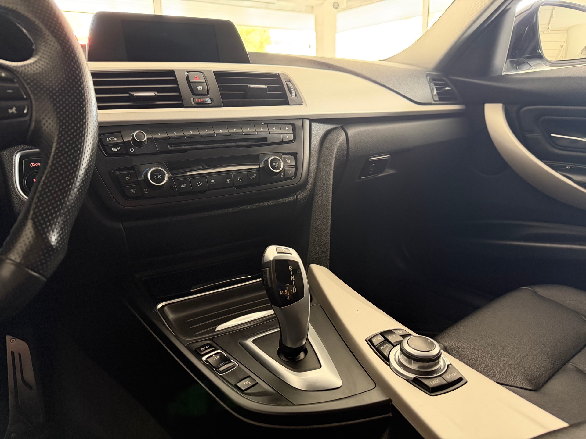 BMW 320d Sport Line Steptronic-image-18