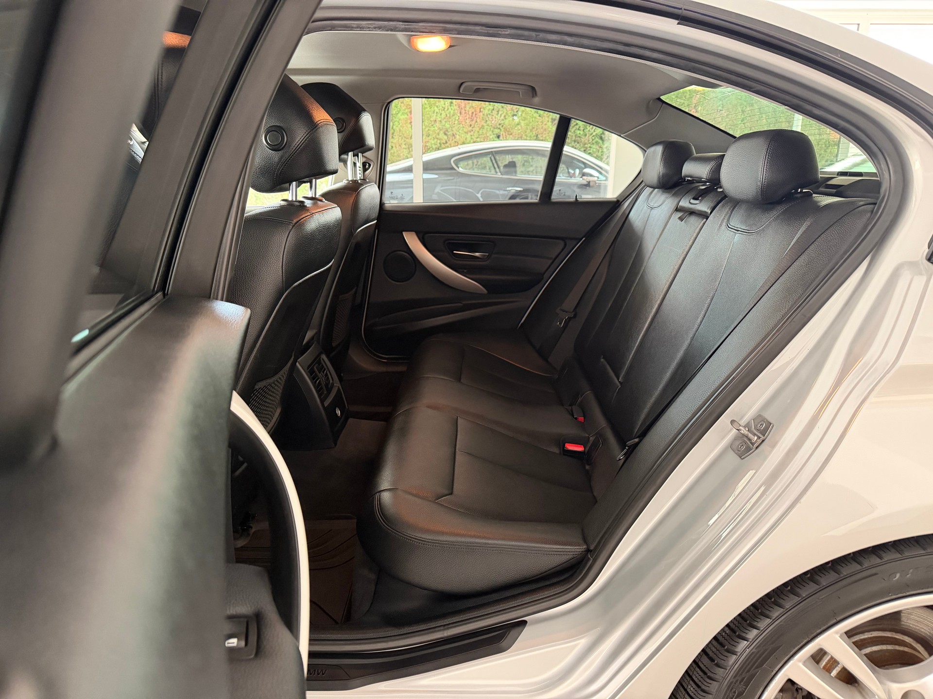 BMW 320d Sport Line Steptronic-image-12