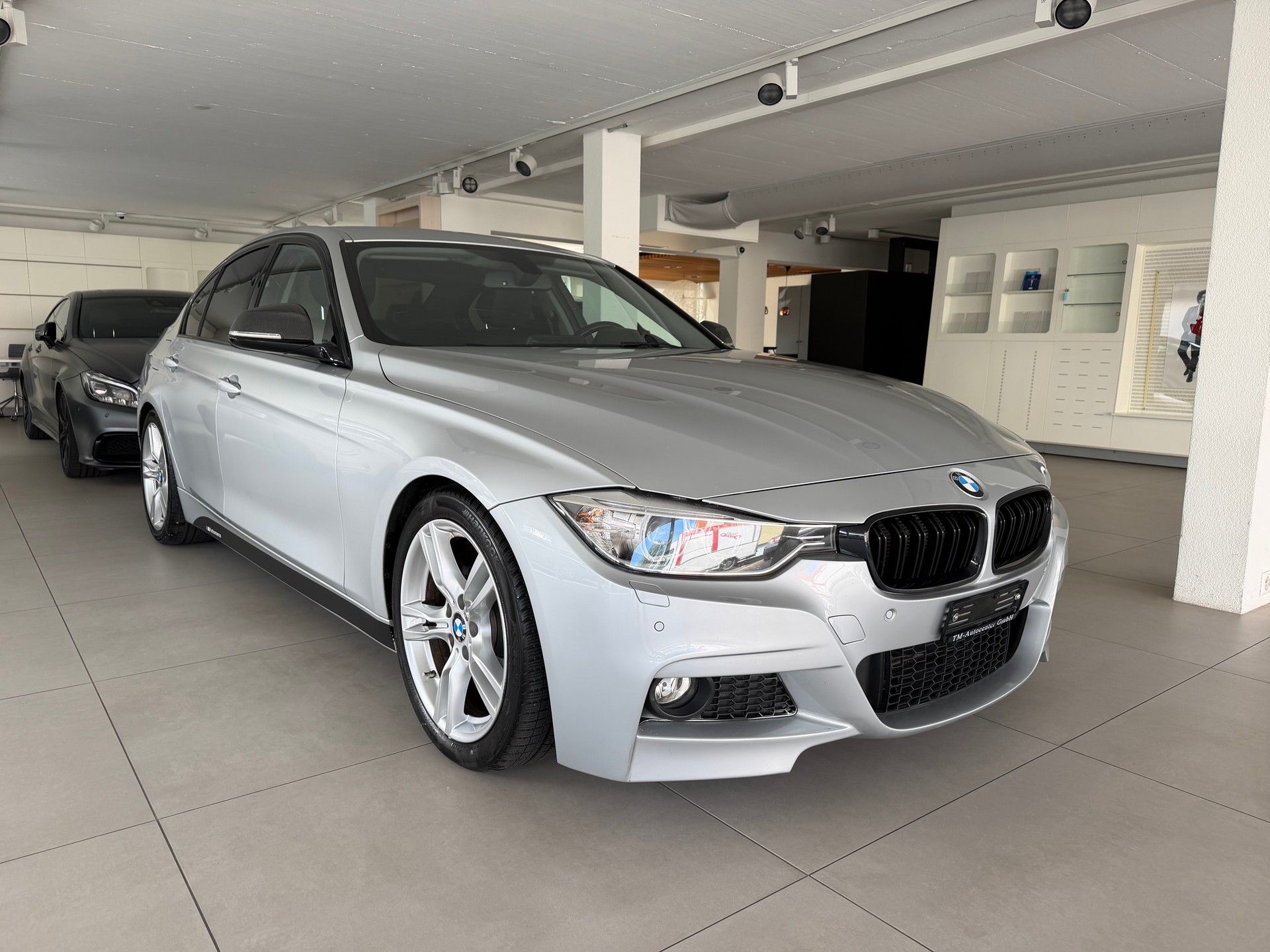 BMW 320d Sport Line Steptronic-showroom-element-1