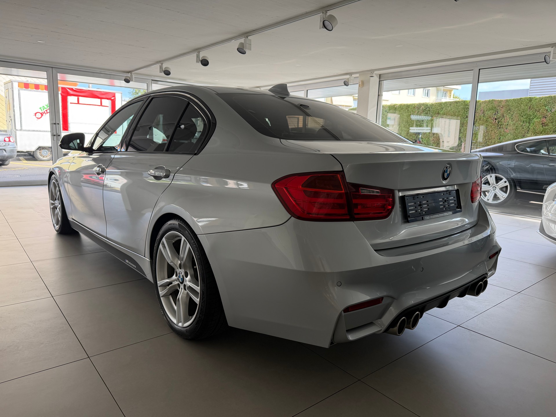 BMW 320d Sport Line Steptronic-image-6