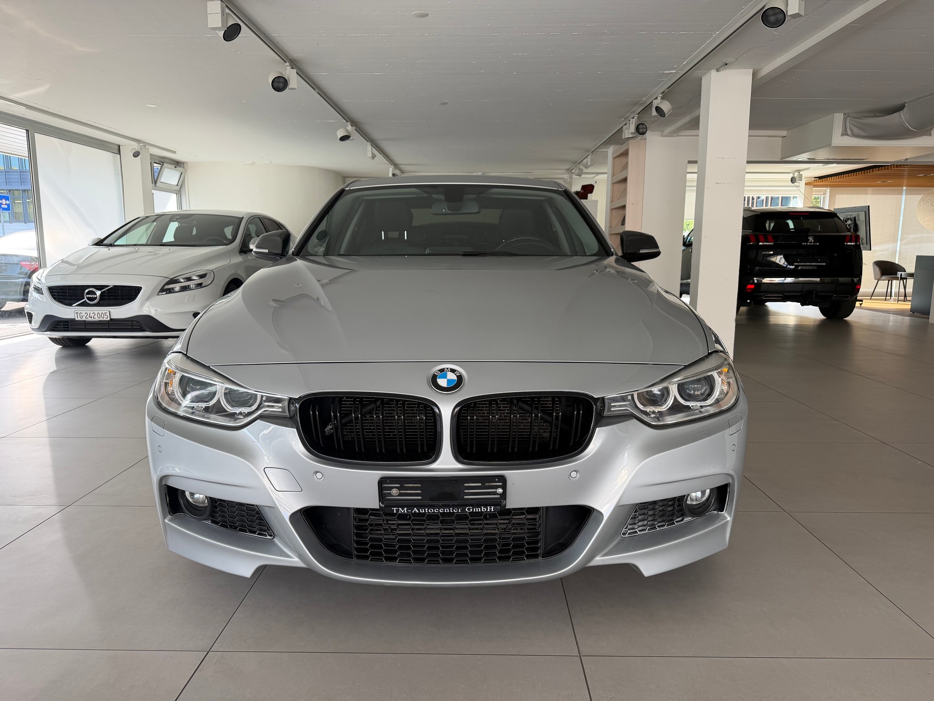 BMW 320d Sport Line Steptronic-showroom-element-2